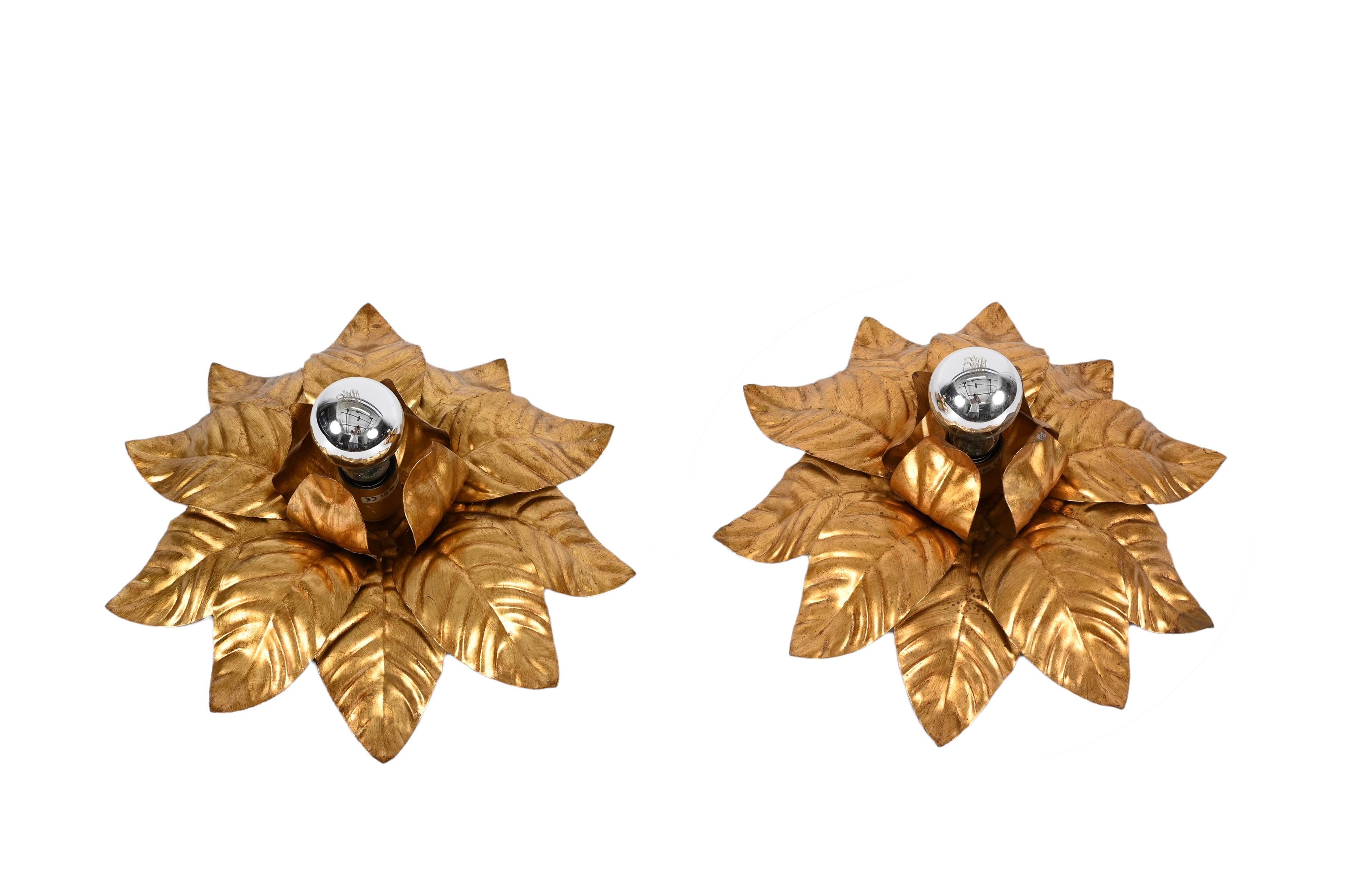 Pair of Banci Firenze MidCentury Gilded Iron Flower Shaped Italian Sconces 1970s For Sale 1