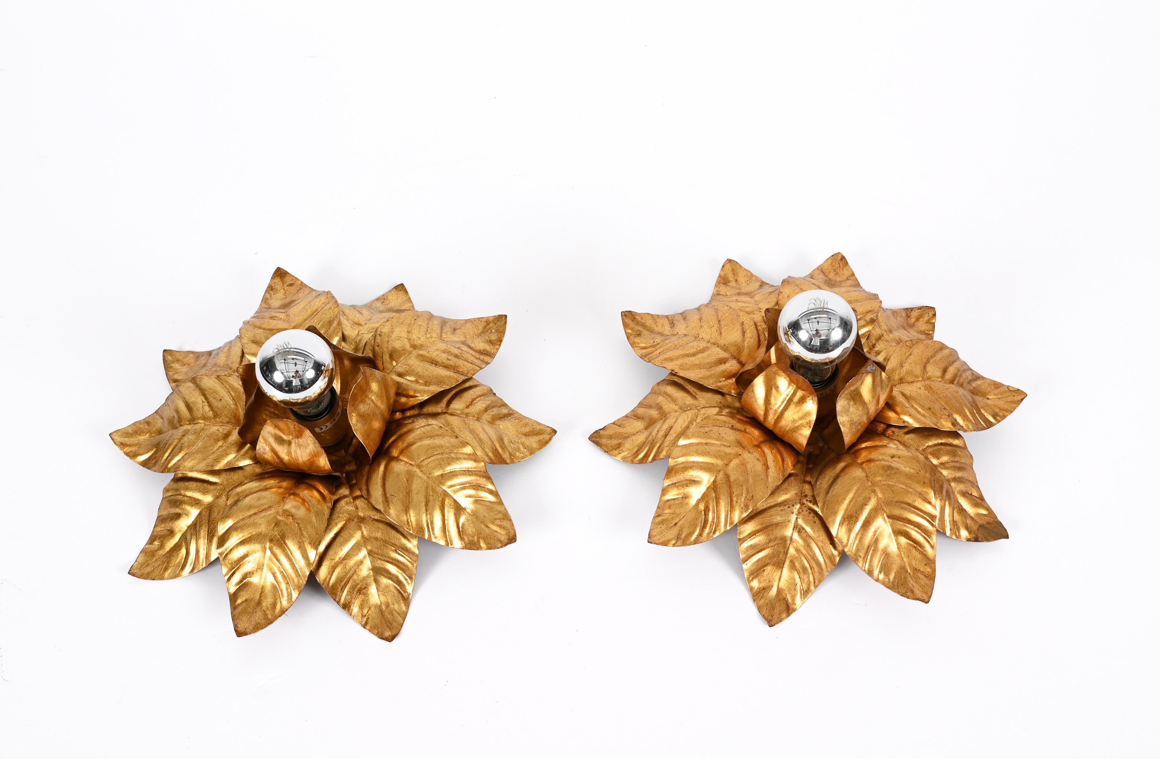 Pair of Banci Firenze MidCentury Gilded Iron Flower Shaped Italian Sconces 1970s For Sale 2