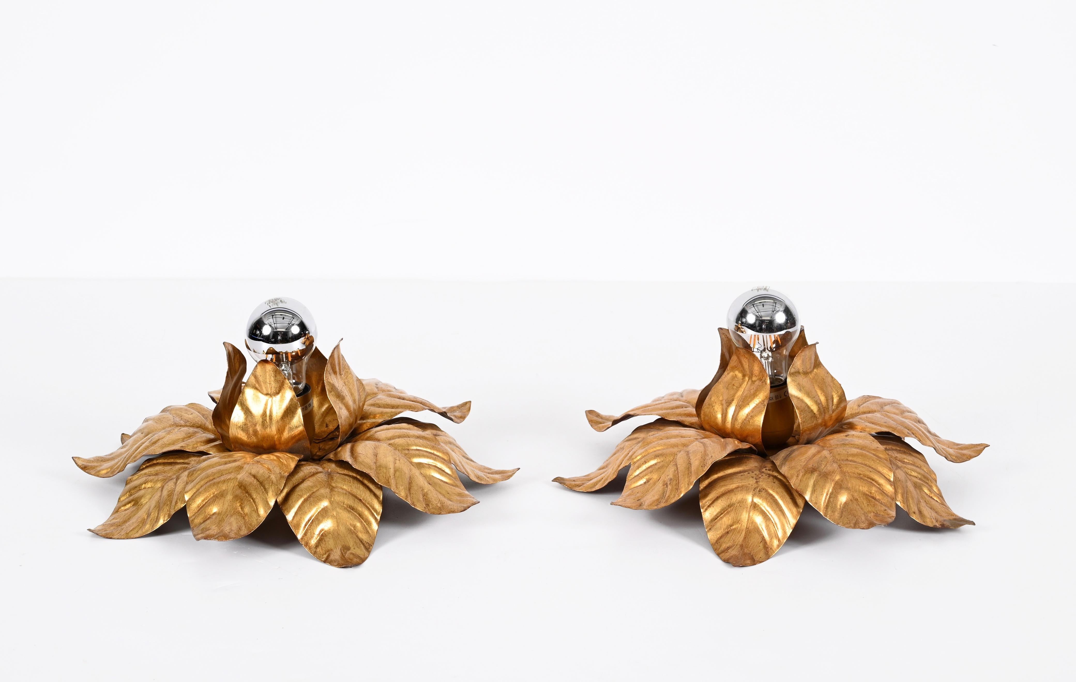 Pair of Banci Firenze MidCentury Gilded Iron Flower Shaped Italian Sconces 1970s For Sale 3