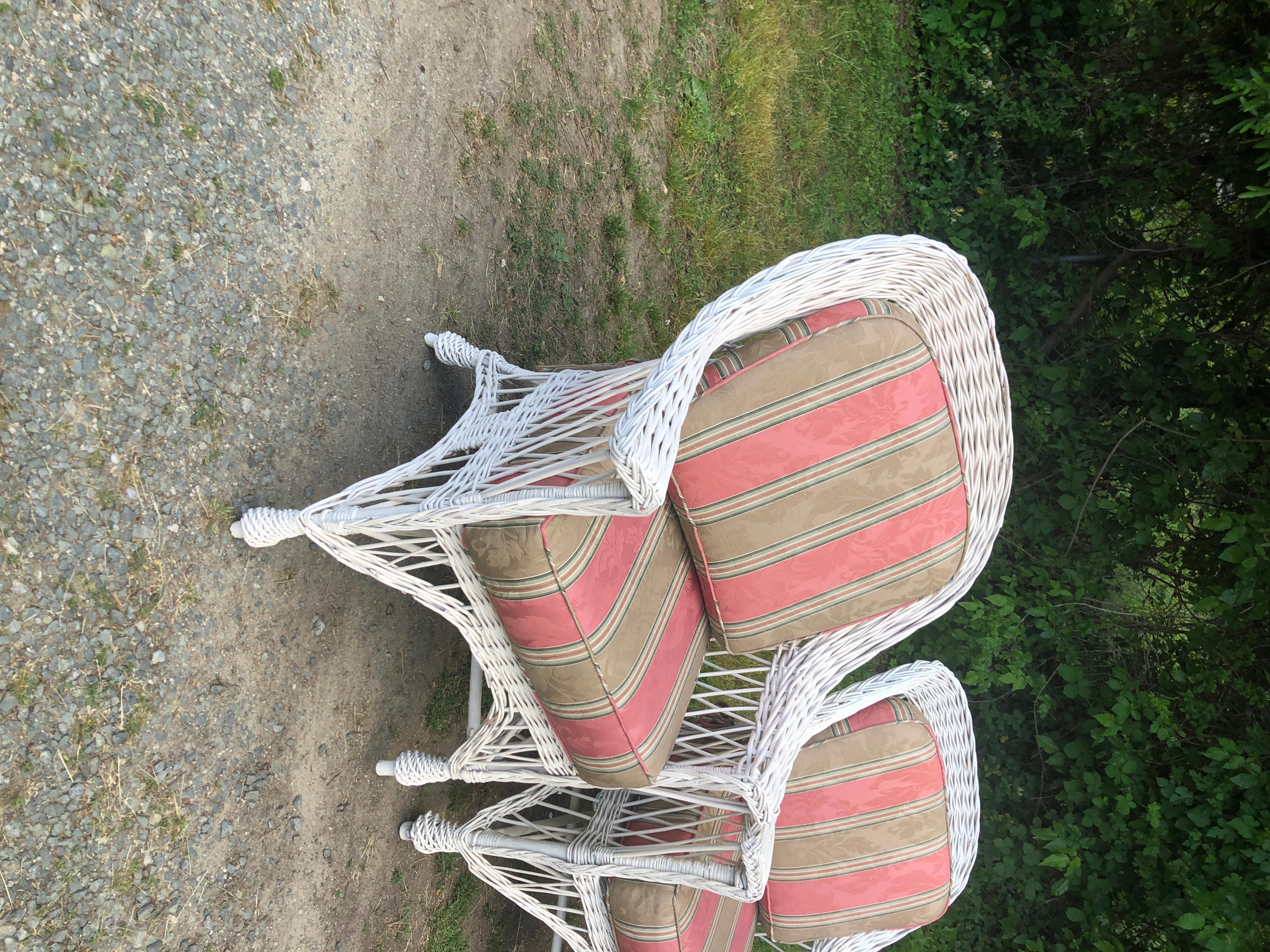 Pair of Bar Harbor White Wicker Armchairs In Good Condition For Sale In Chapel Hill, NC
