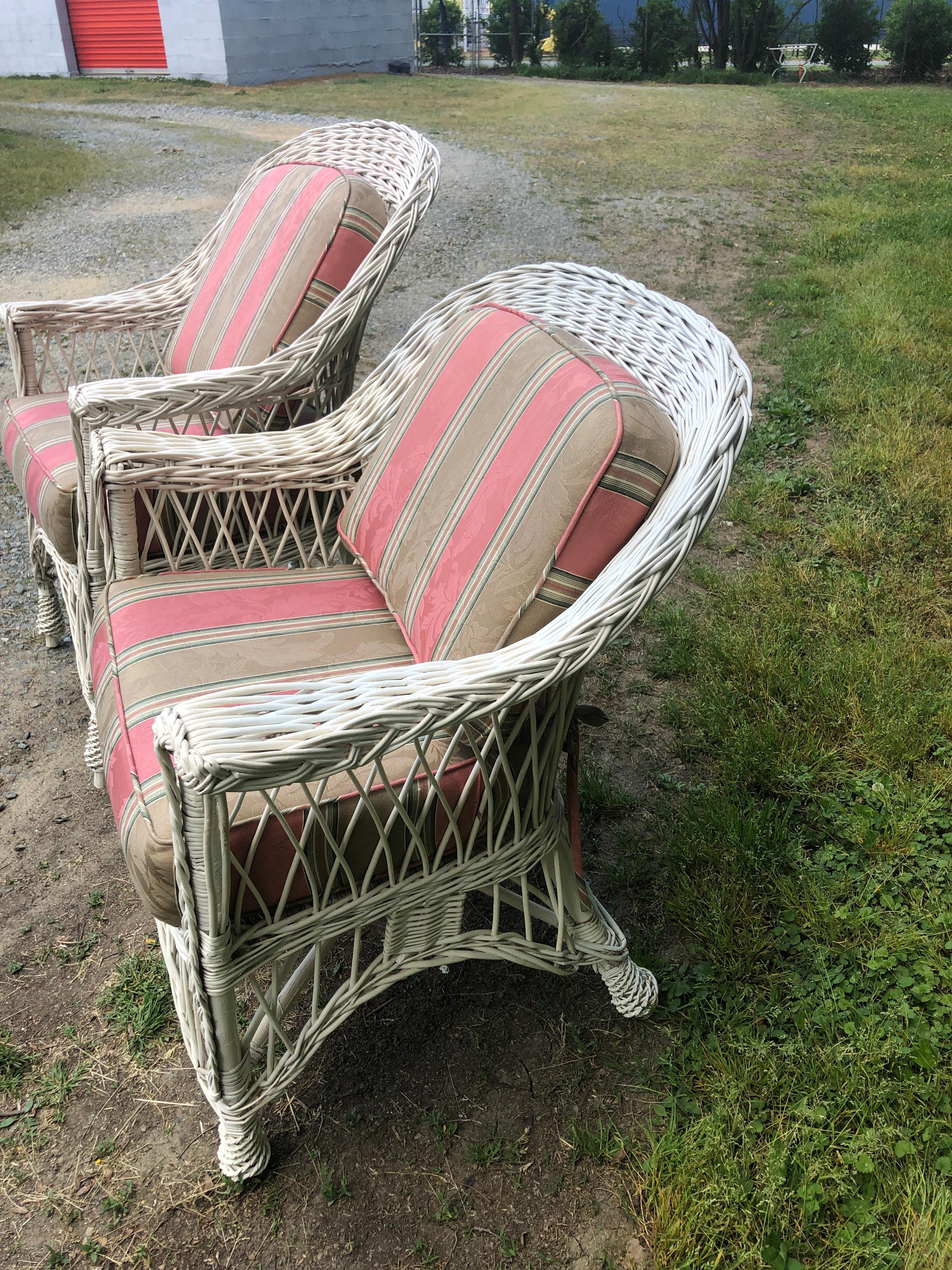Early 20th Century Pair of Bar Harbor White Wicker Armchairs For Sale