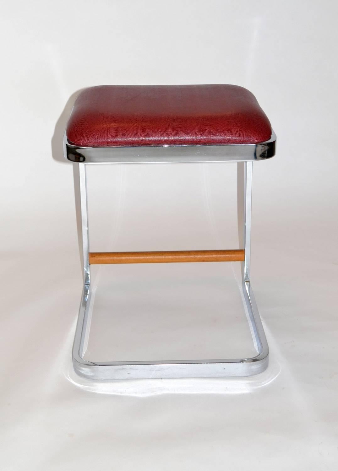 Pair of Leather and Chrome Bar / Counter Stools by Design Institute of America In Good Condition In Ft Lauderdale, FL
