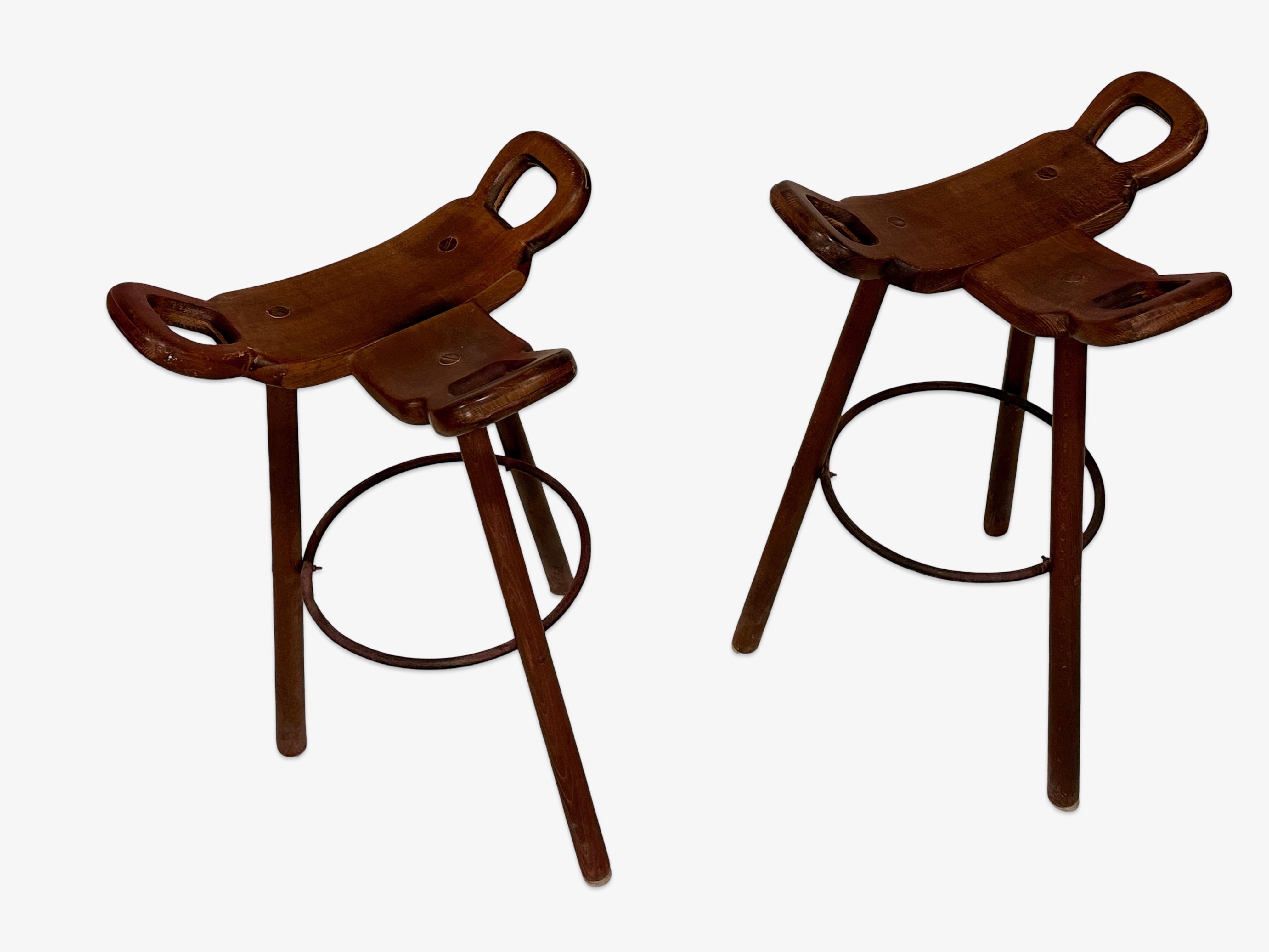 Spanish Colonial Pair of bar stools by Sergio Rodrigues For Sale