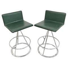 Coppia di sgabelli da bar "Dania" in pelle verde di Salvati & Tresoldi per Saporiti
