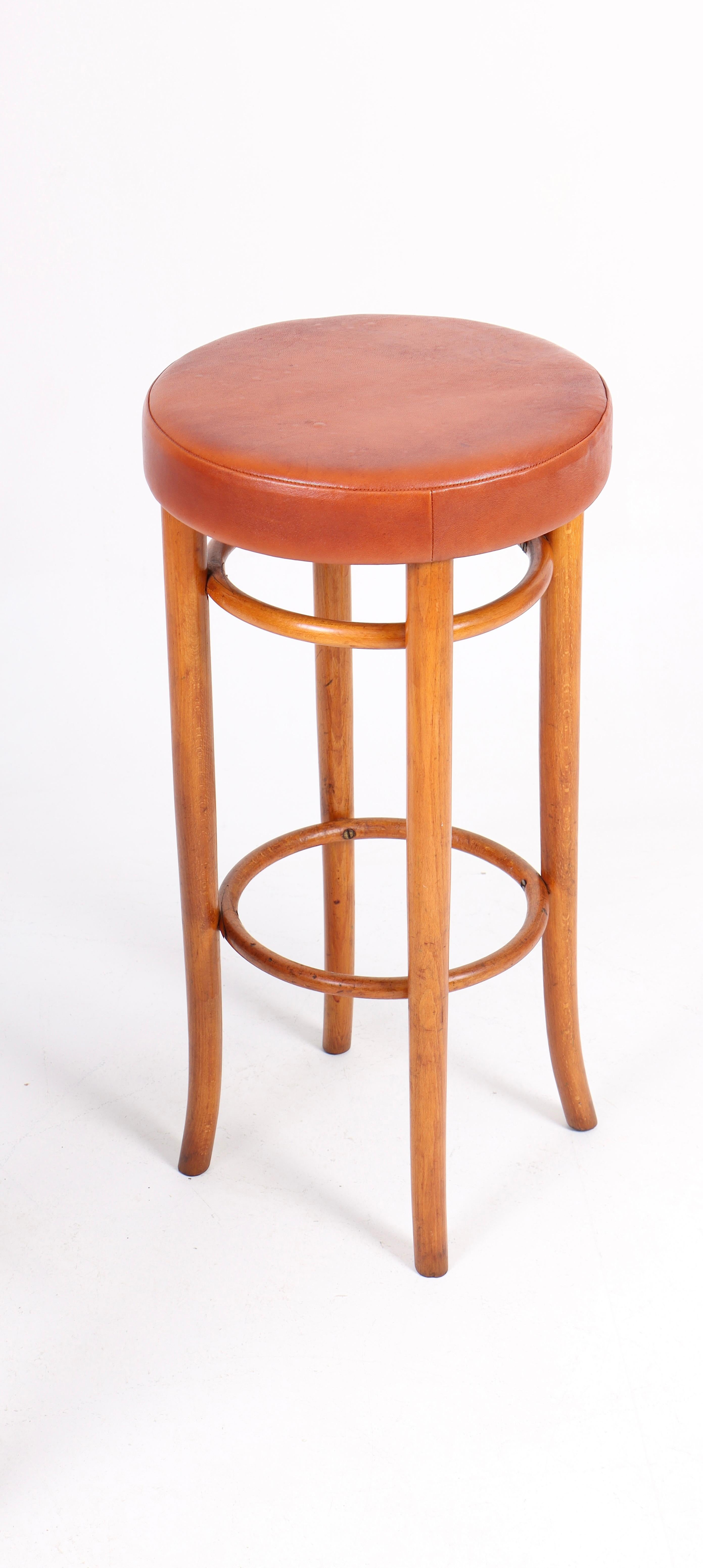 Danish Pair of Bar Stools in Beech and Patinated Leather by Fritz Hansen, 1940s For Sale
