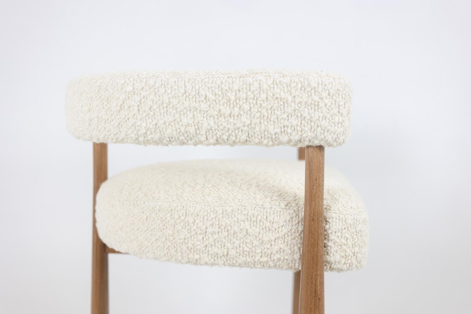 Pair of bar stools in blond beech. Contemporary work. For Sale 1