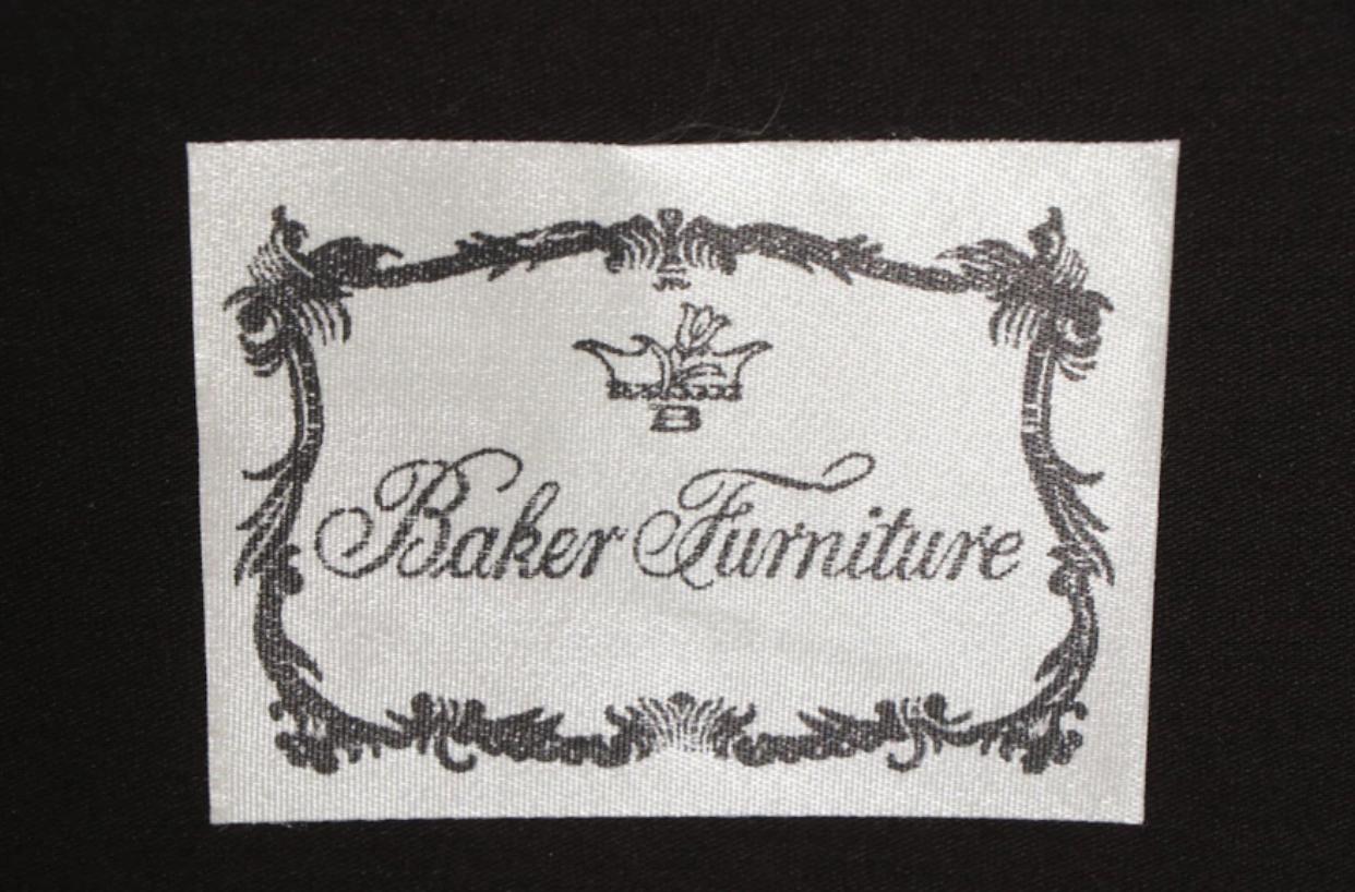 Paire de chaises à accoudoirs Barbara Barry pour Baker, tapissées et laquées noires en vente 1