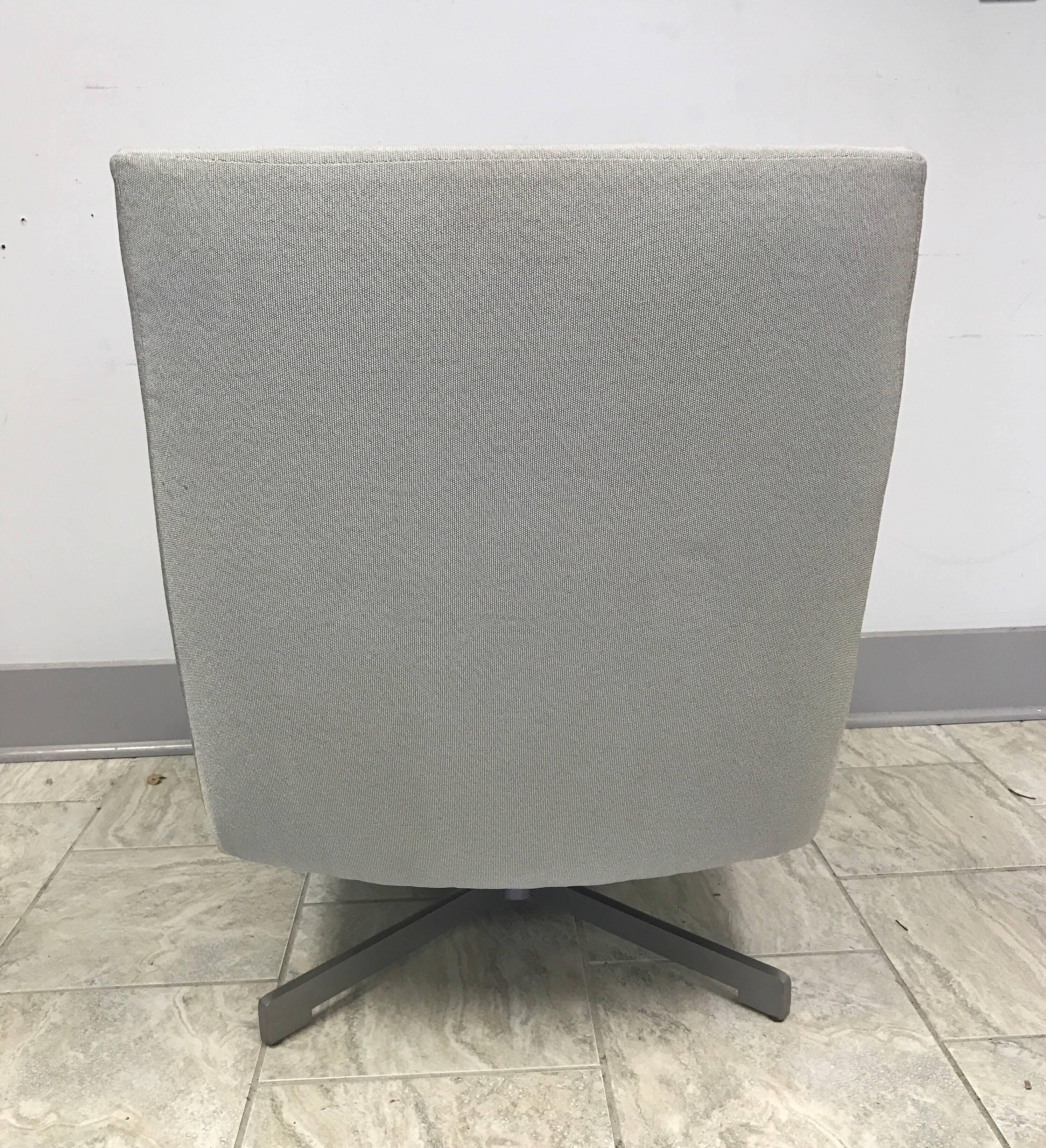 Américain Paire de fauteuils de salon pivotants Barbara Barry pour HBF