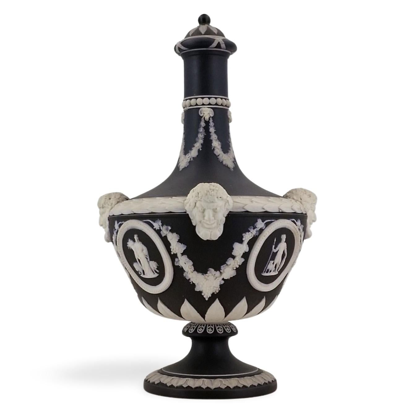 Pair of Barber Bottle Vases in black jasperware, Wedgwood, circa 1880 3