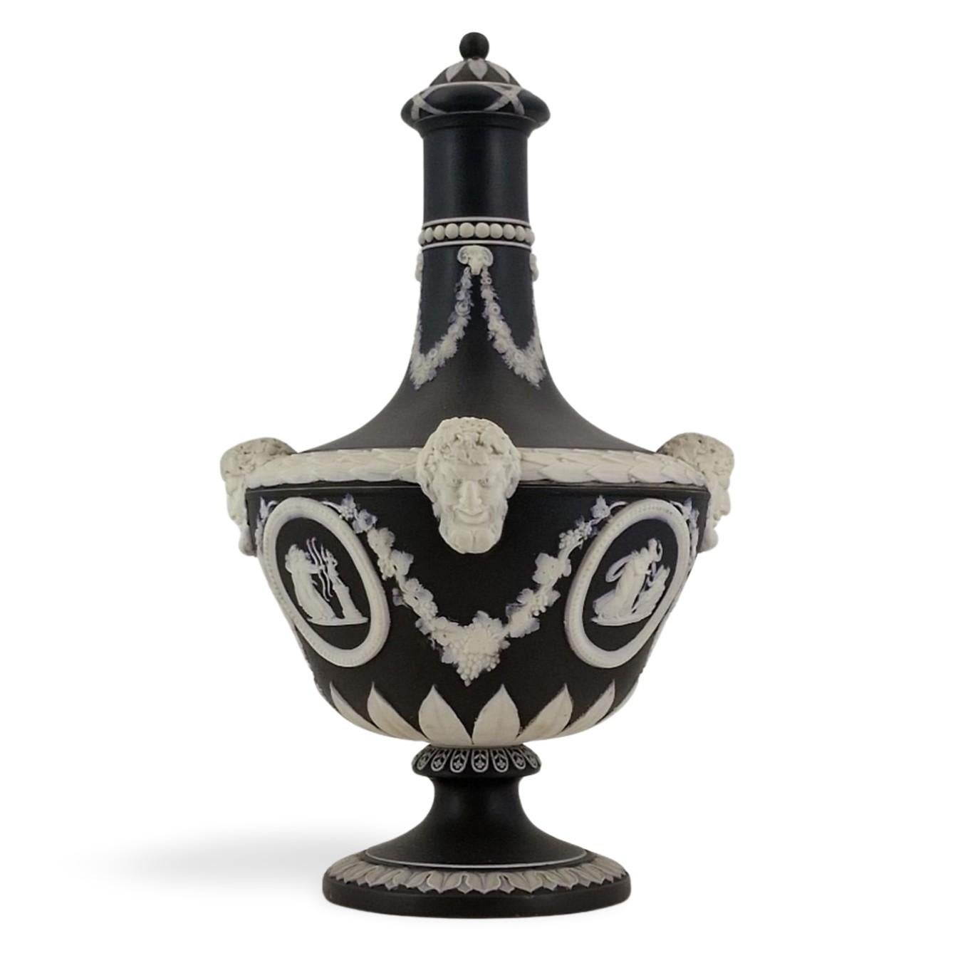 Pair of Barber Bottle Vases in black jasperware, Wedgwood, circa 1880 6