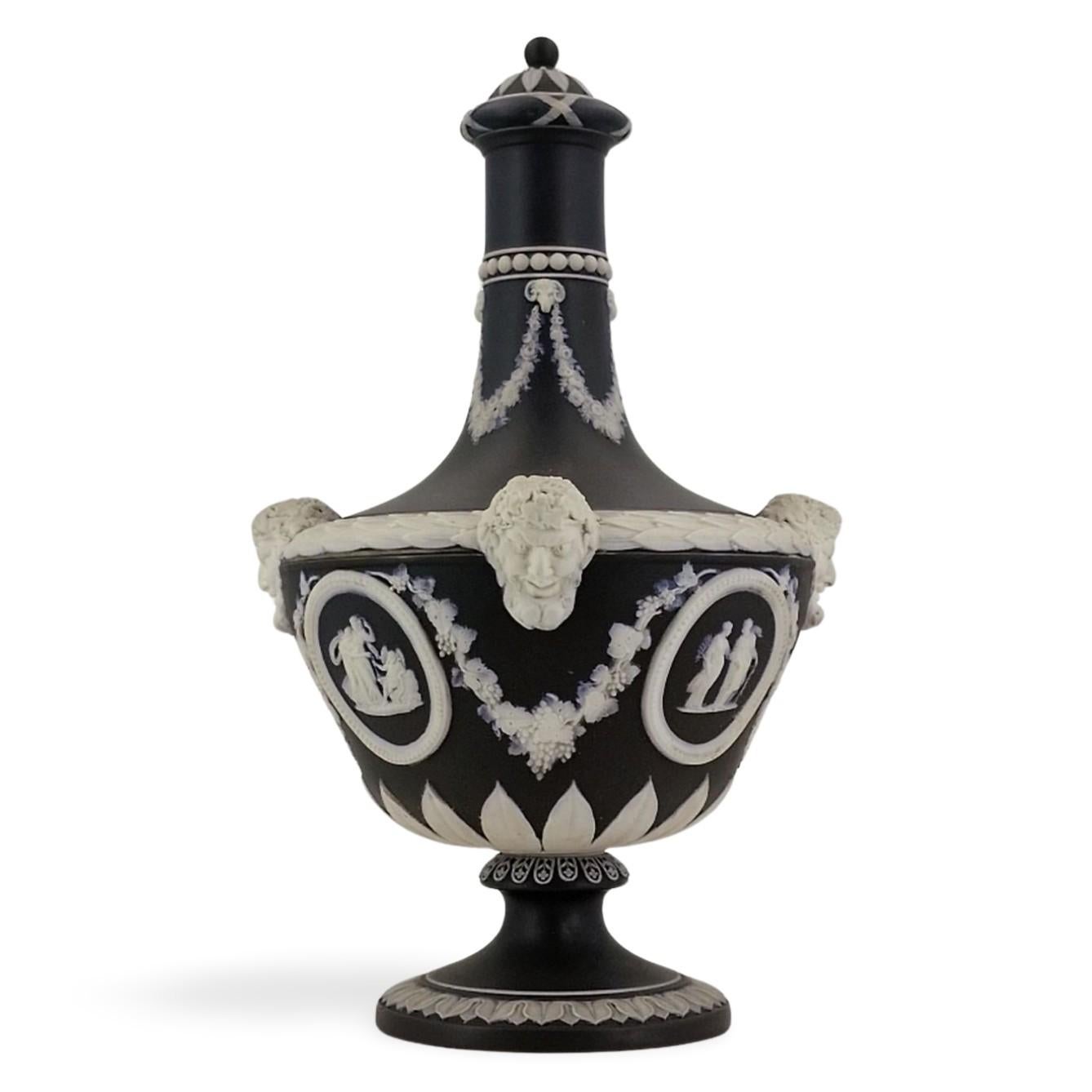 Pair of Barber Bottle Vases in black jasperware, Wedgwood, circa 1880 8