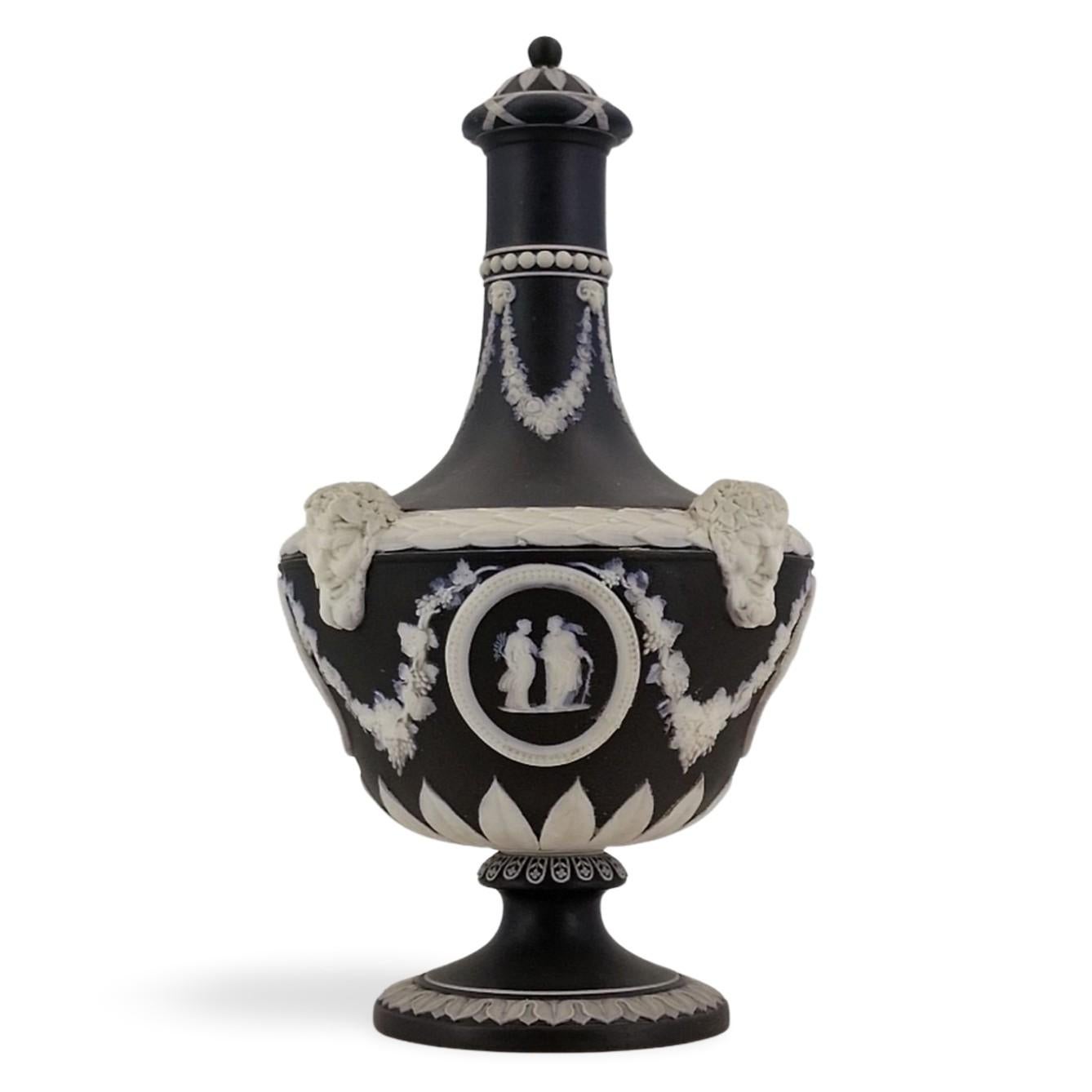 Pair of Barber Bottle Vases in black jasperware, Wedgwood, circa 1880 9