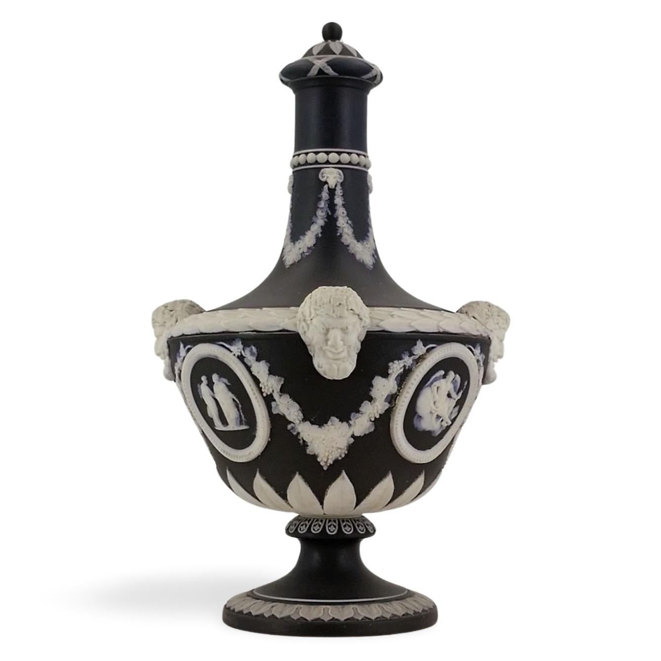 Pair of Barber Bottle Vases in black jasperware, Wedgwood, circa 1880 10