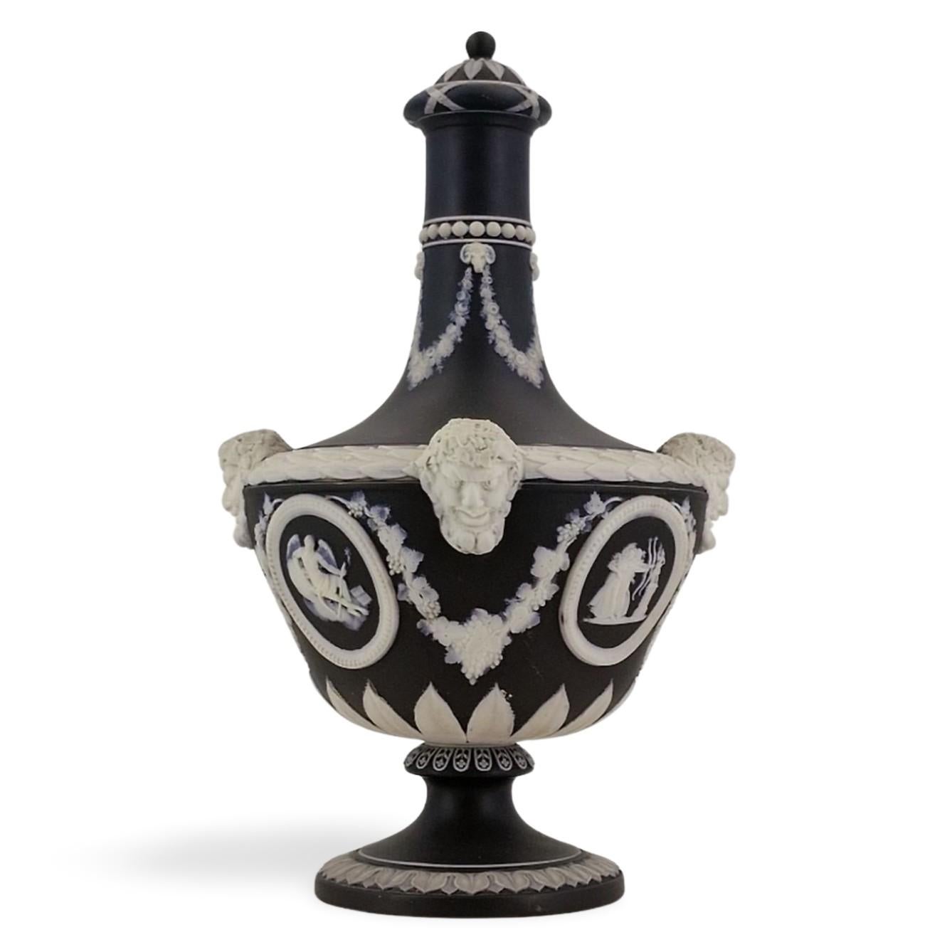 Pair of Barber Bottle Vases in black jasperware, Wedgwood, circa 1880 12