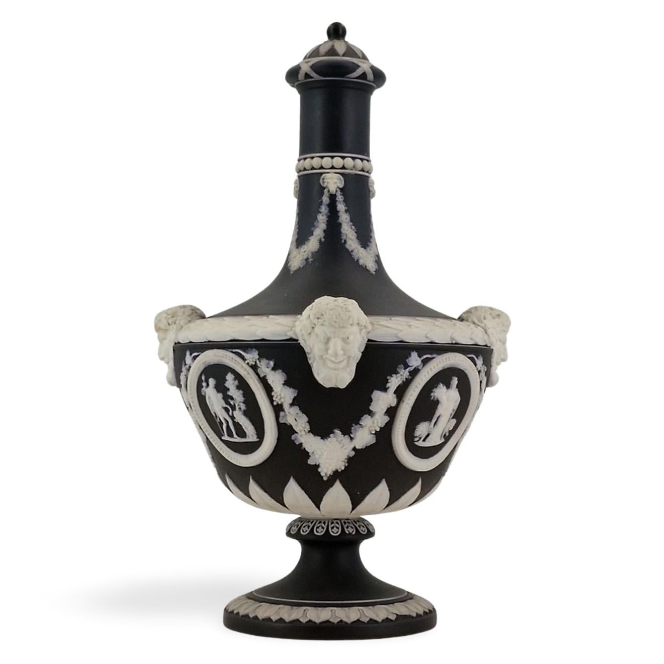 Pair of Barber Bottle Vases in black jasperware, Wedgwood, circa 1880 1