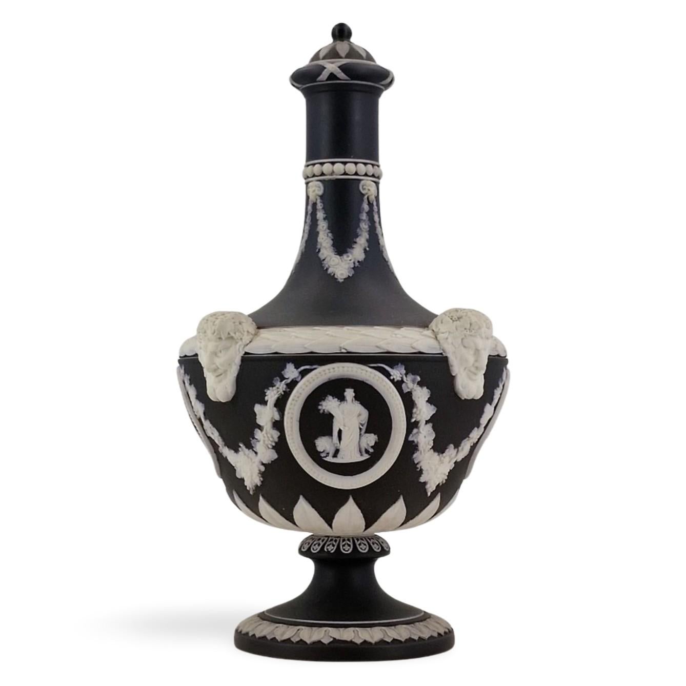 Pair of Barber Bottle Vases in black jasperware, Wedgwood, circa 1880 2