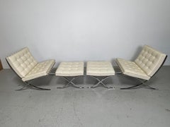 Paire de chaises et d'ottomans Barcelona de Mies van den Rohe pour Knoll