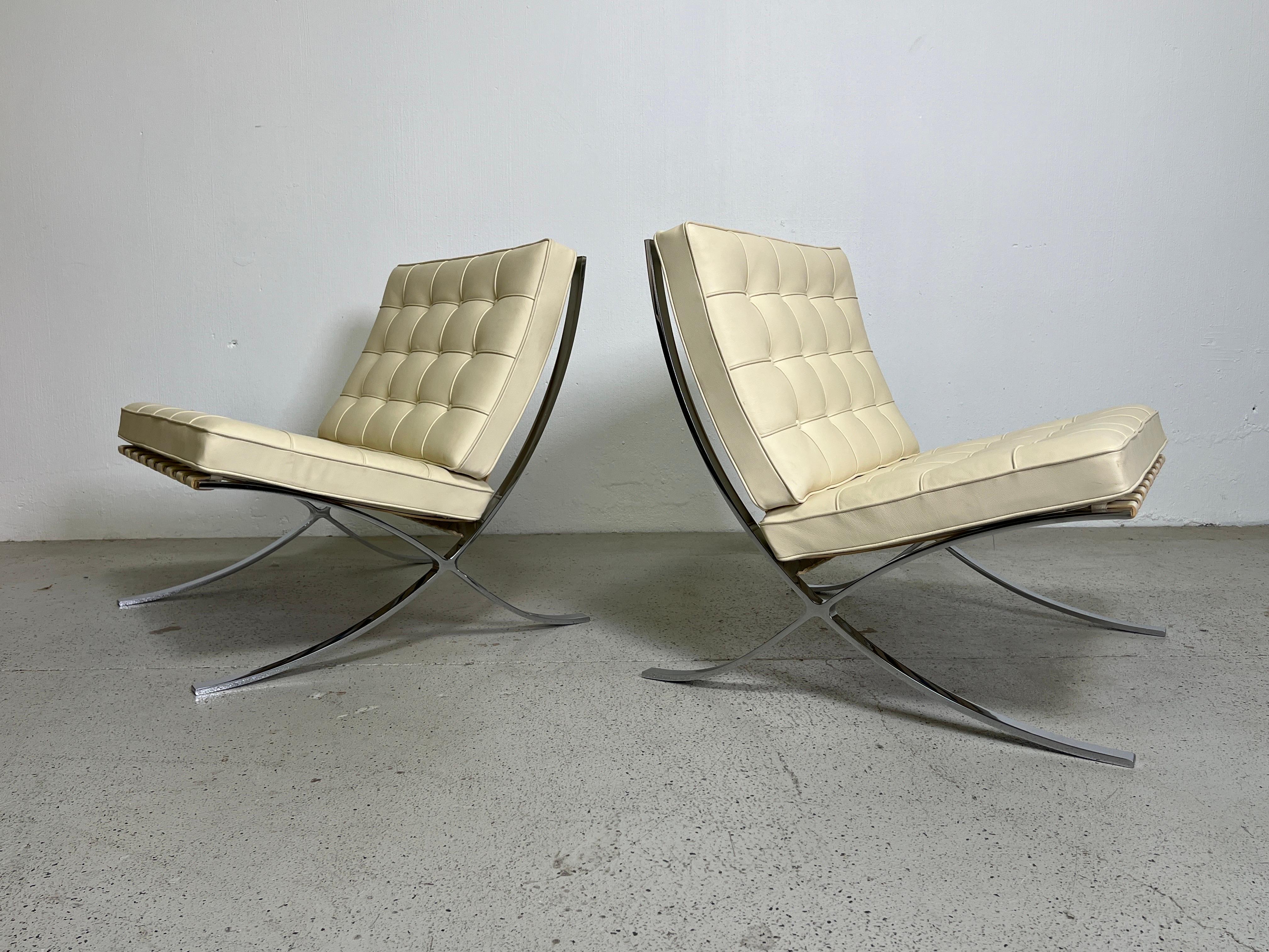 Pair of Barcelona Chairs and Ottomans by Mies van den Rohe for Knoll For Sale 3