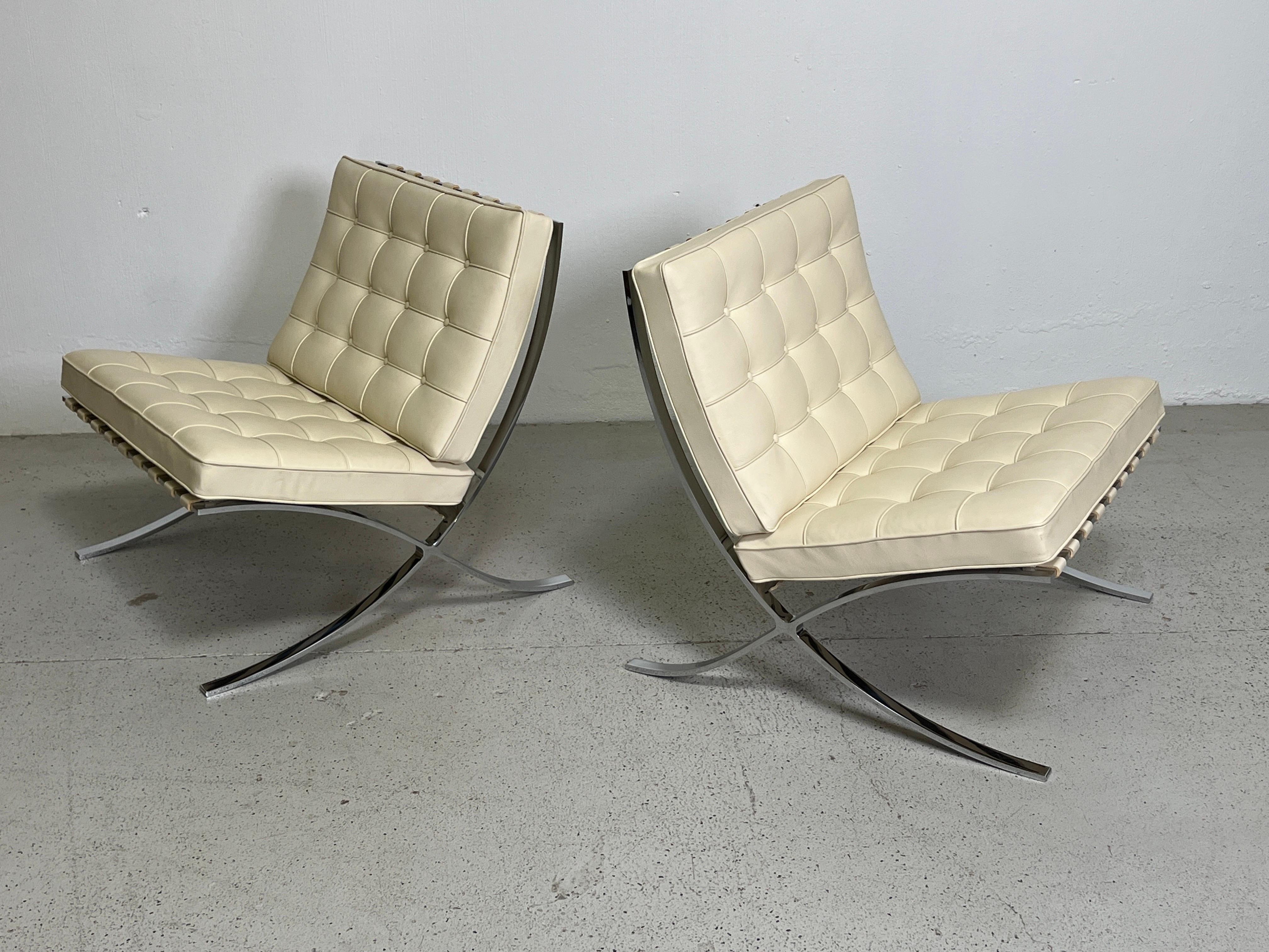 Pair of Barcelona Chairs and Ottomans by Mies van den Rohe for Knoll For Sale 4