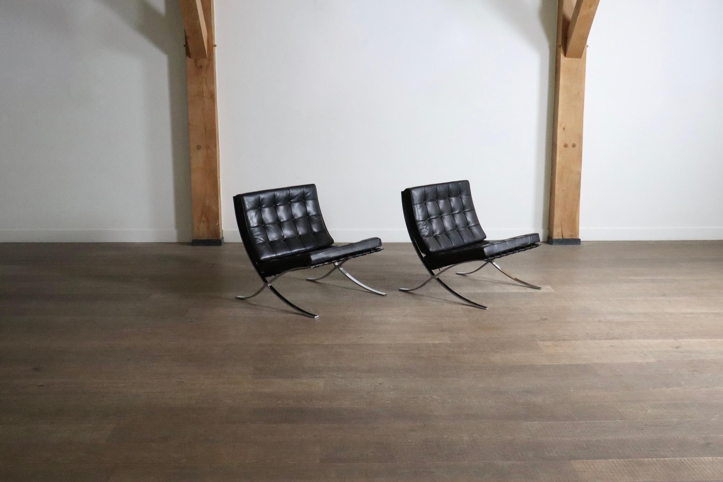 Pareja de sillas Barcelona de Ludwig Mies van der Rohe para Knoll, años 60 en venta 1