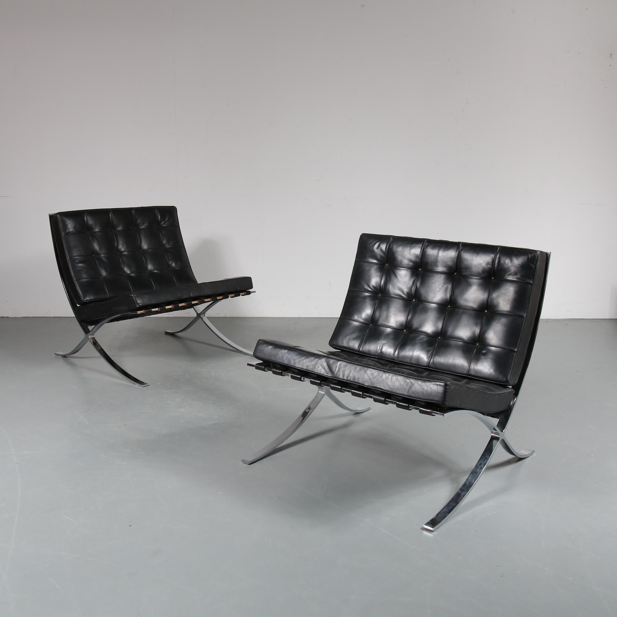 Mid-Century Modern Pair of Barcelona Chairs by Mies Van Der Rohe for Knoll International, USA 1970