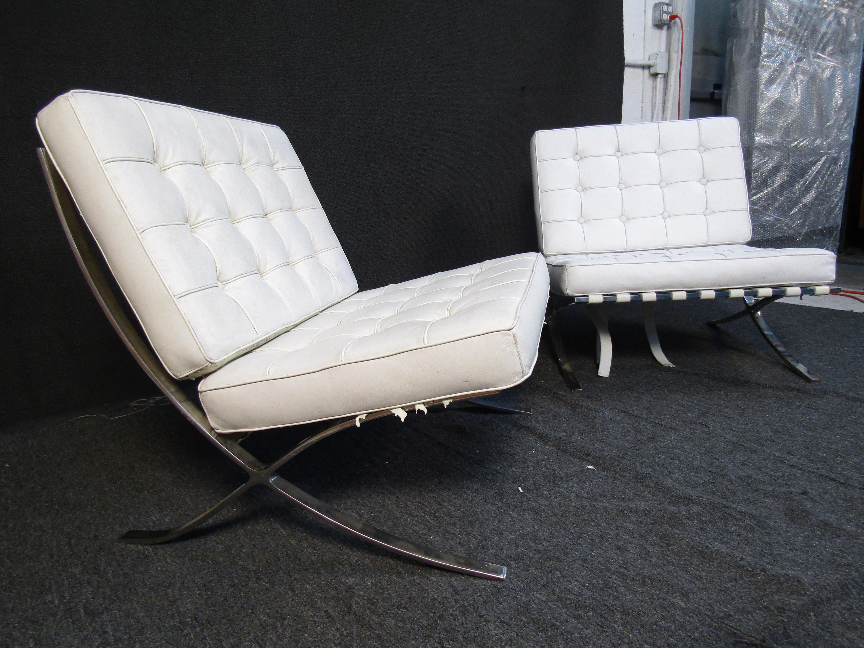 Mid-Century Modern Pair of Barcelona Style Lounge Chairs For Sale