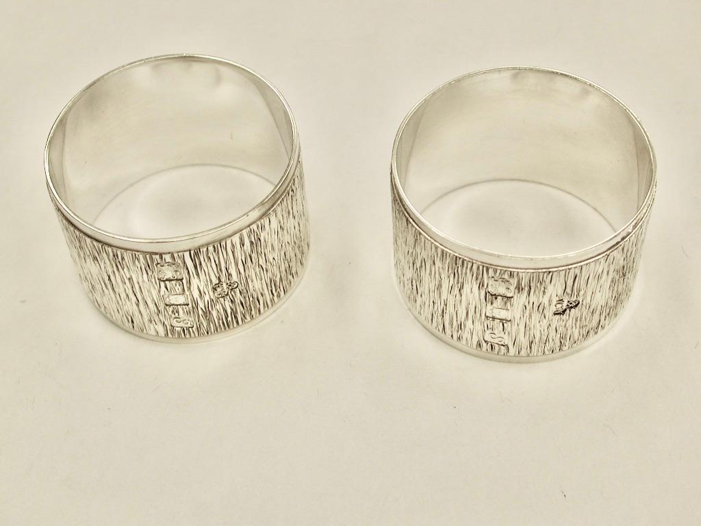 Pair Of bark effect silver napkin rings,wakely and wheeler, London,1973
Extremely heavy quality weighing 3.66 troy ounces the two.
At this time 