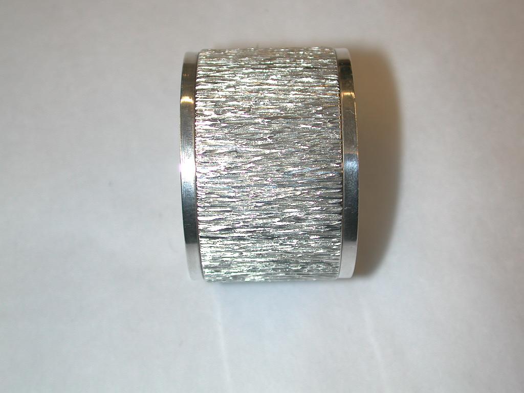 Pair of Bark Effect Silver Napkin Rings, Wakely and Wheeler, London, 1973 For Sale 1