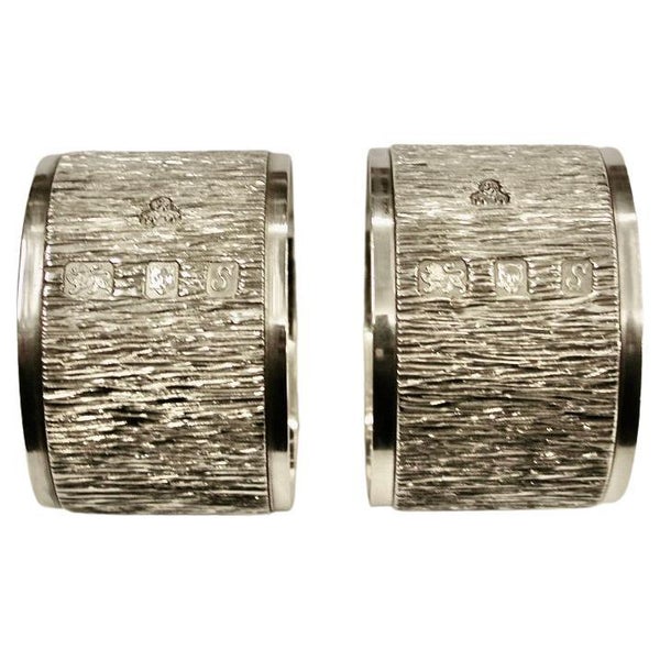 Pair of Bark Effect Silver Napkin Rings,Wakely and Wheeler, London, 1973