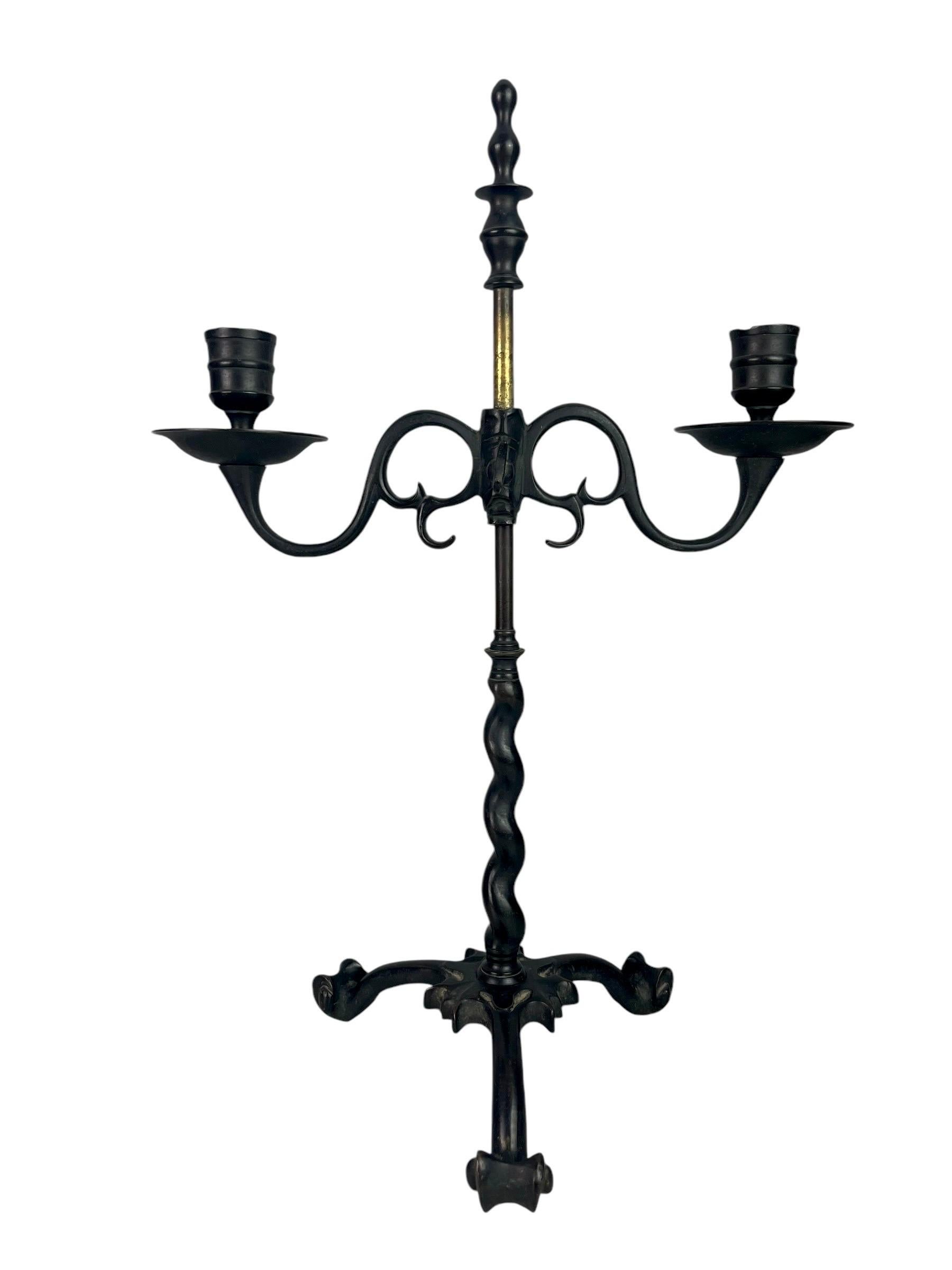 Coppia di candelieri barocchi in bronzo - 19° - stile gotico e rinascimentale in vendita 6