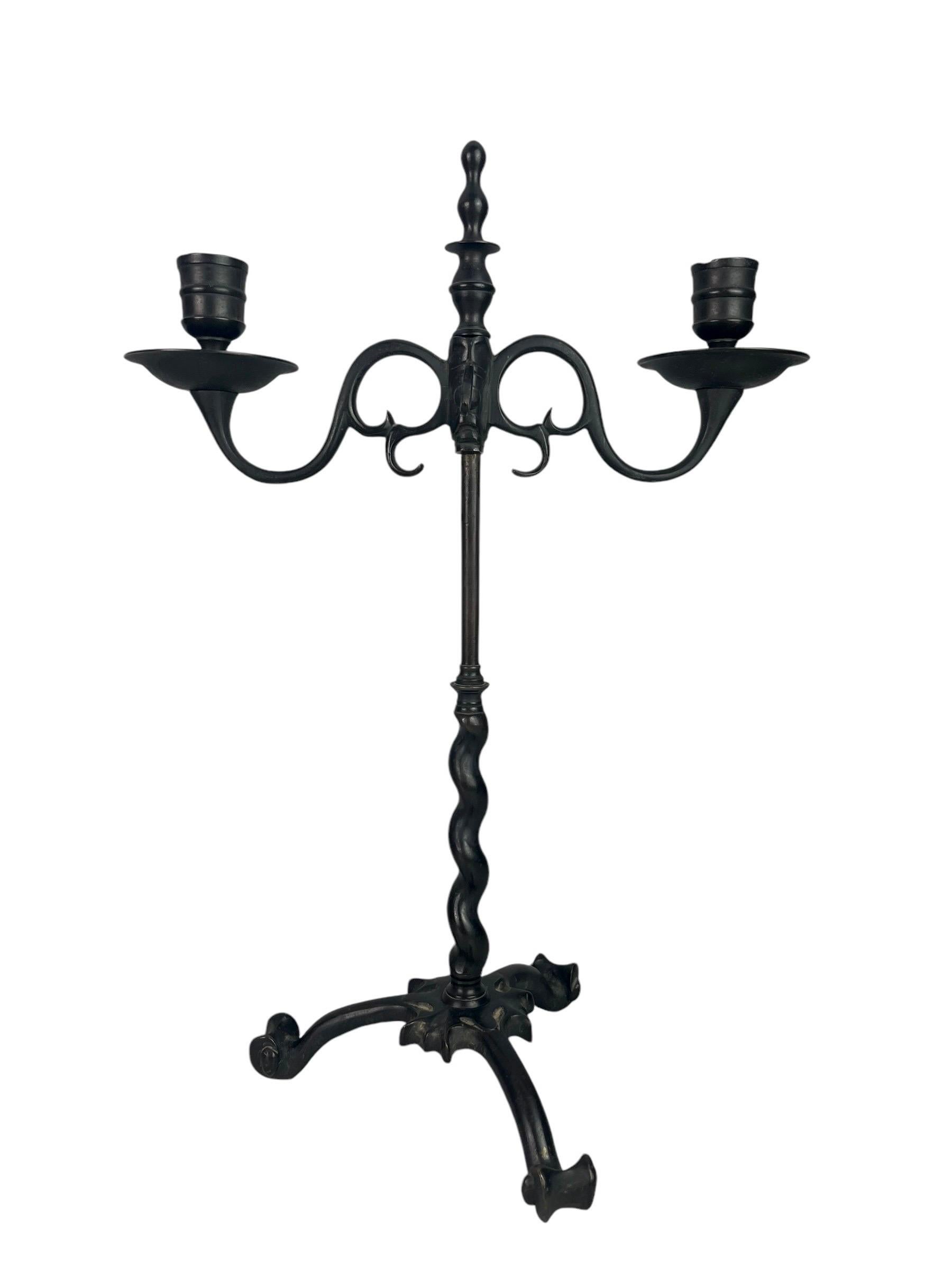 Coppia di candelieri barocchi in bronzo - 19° - stile gotico e rinascimentale in vendita 7