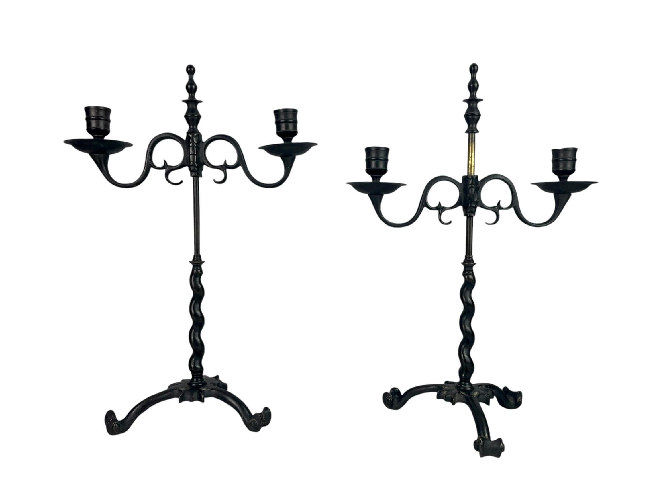 Coppia di candelieri barocchi in bronzo - 19° - stile gotico e rinascimentale in vendita 8