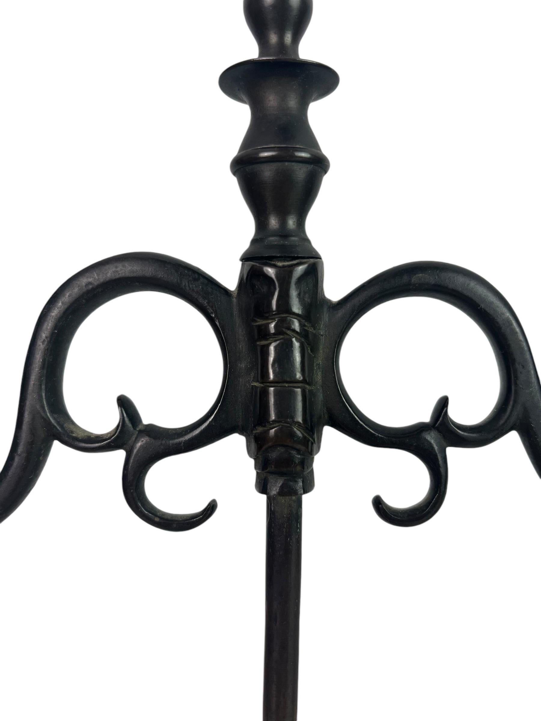 XIX secolo Coppia di candelieri barocchi in bronzo - 19° - stile gotico e rinascimentale in vendita