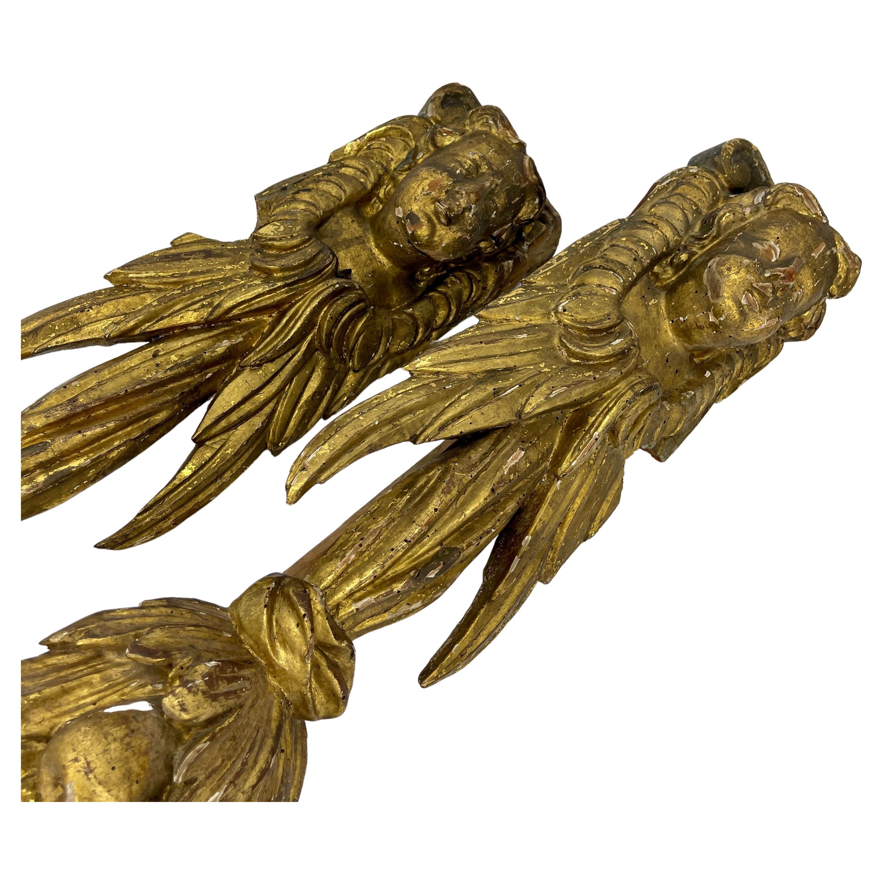 Sculpté à la main Paire de Chérubins Putti en bois baroque doré - Sculptures murales architecturales en vente