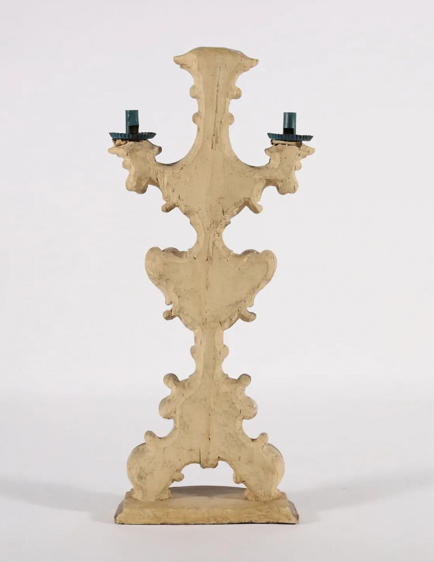 Coppia di candelabri barocchi in legno dorato con schienale piatto - CIRCA 1700 in vendita 3