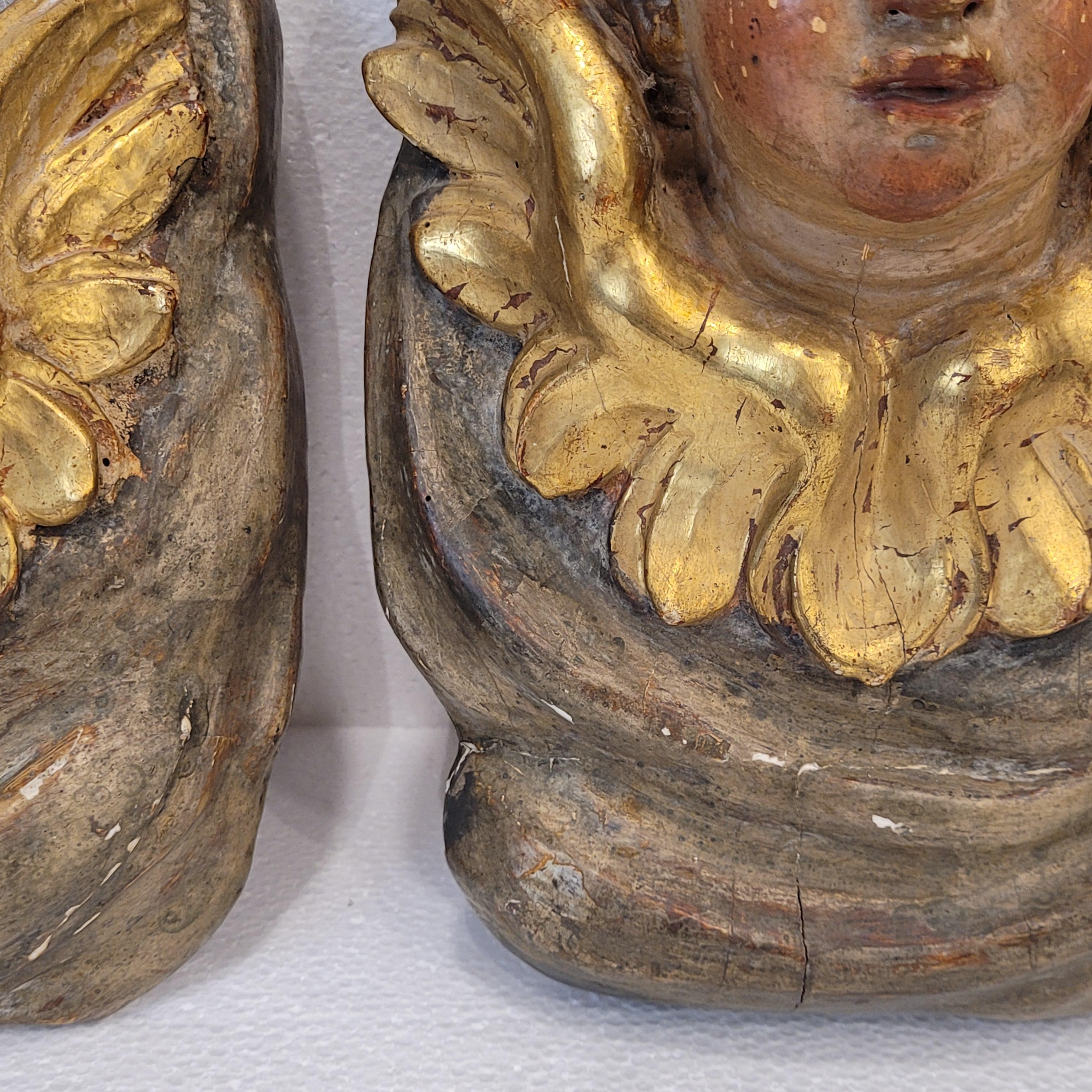 Pair of Baroque high reliefs of Angels, Cherubs, polychrome and gilded wood in vendita 3
