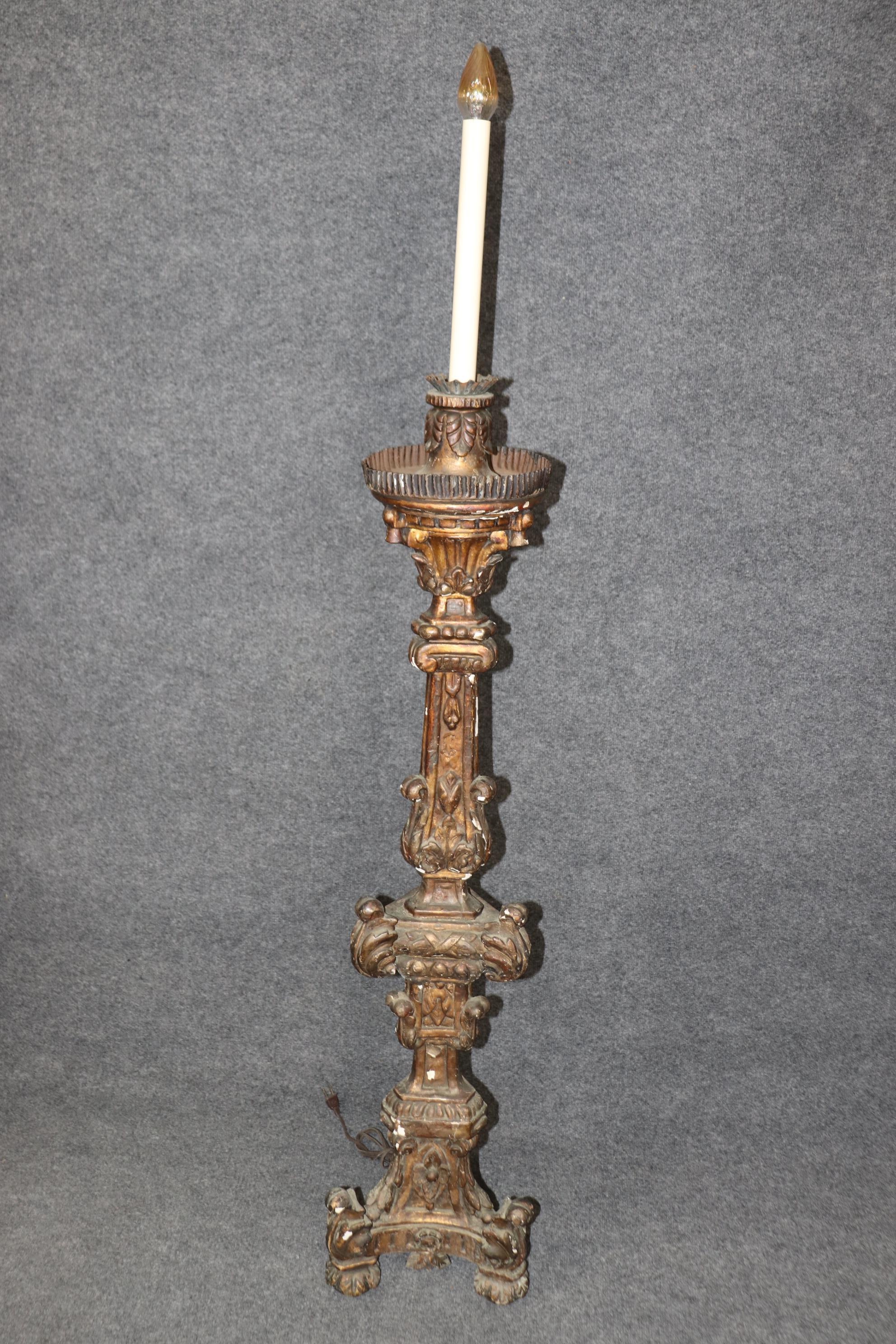 Paire de chandeliers d'autel transformés de style baroque italien Lampes de sol C1870s Bon état - En vente à Swedesboro, NJ
