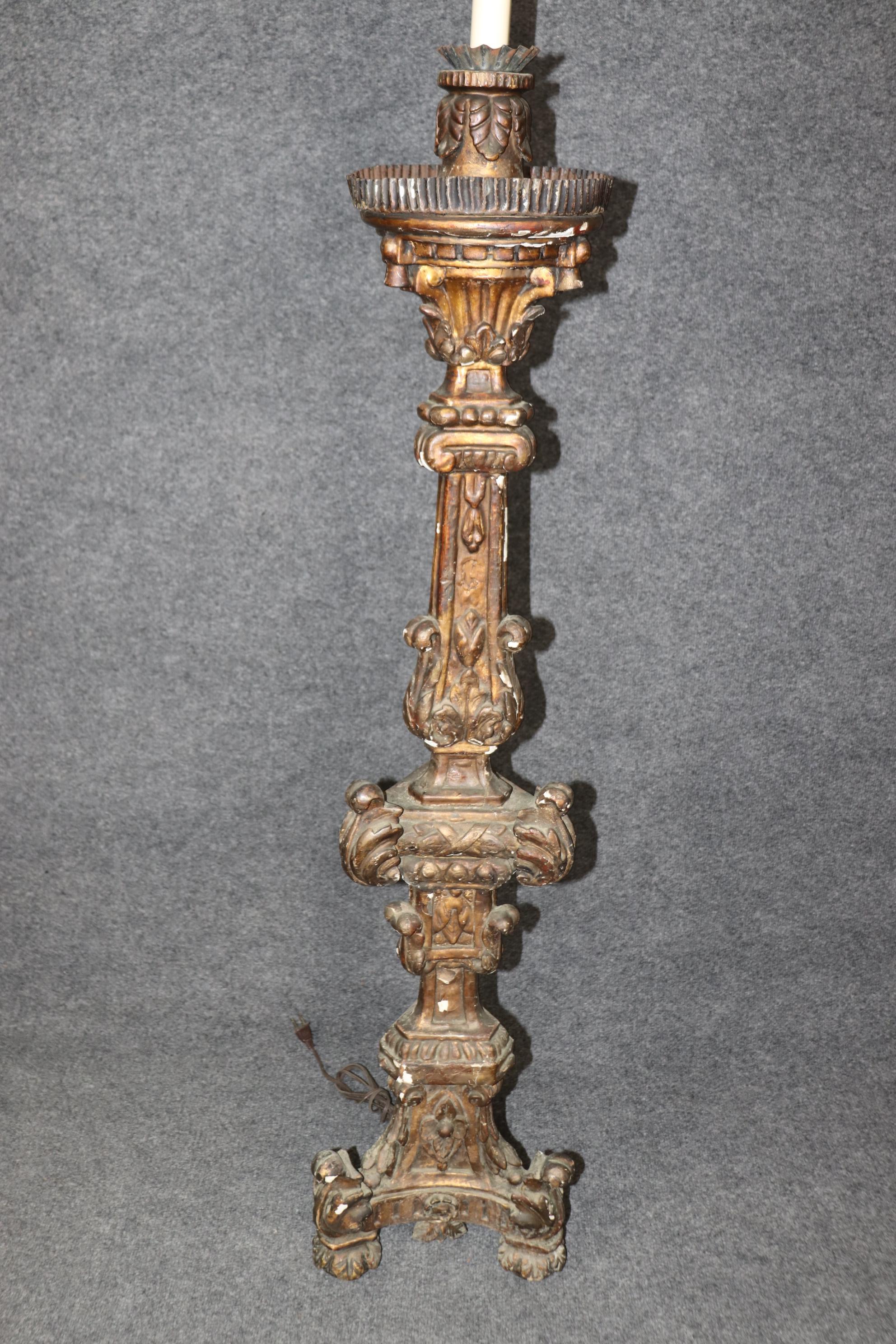 Fin du XIXe siècle Paire de chandeliers d'autel transformés de style baroque italien Lampes de sol C1870s en vente