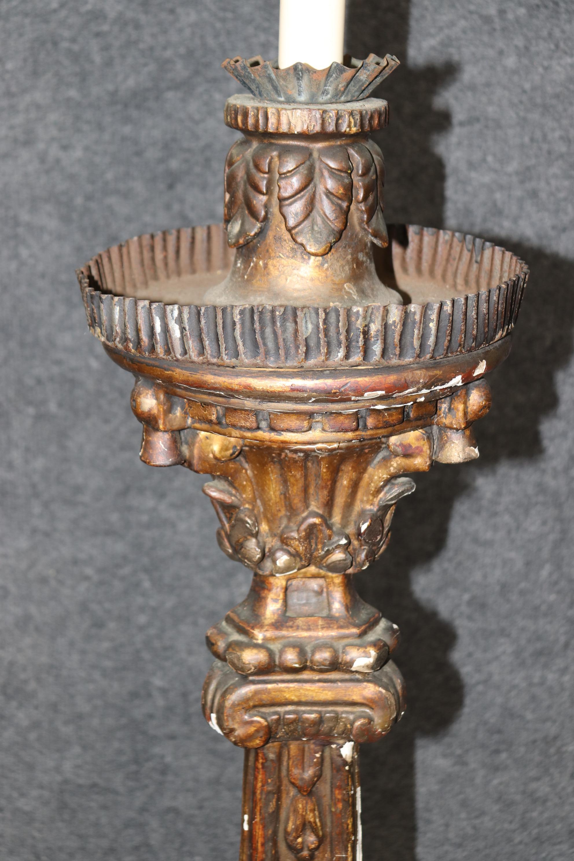 Métal Paire de chandeliers d'autel transformés de style baroque italien Lampes de sol C1870s en vente