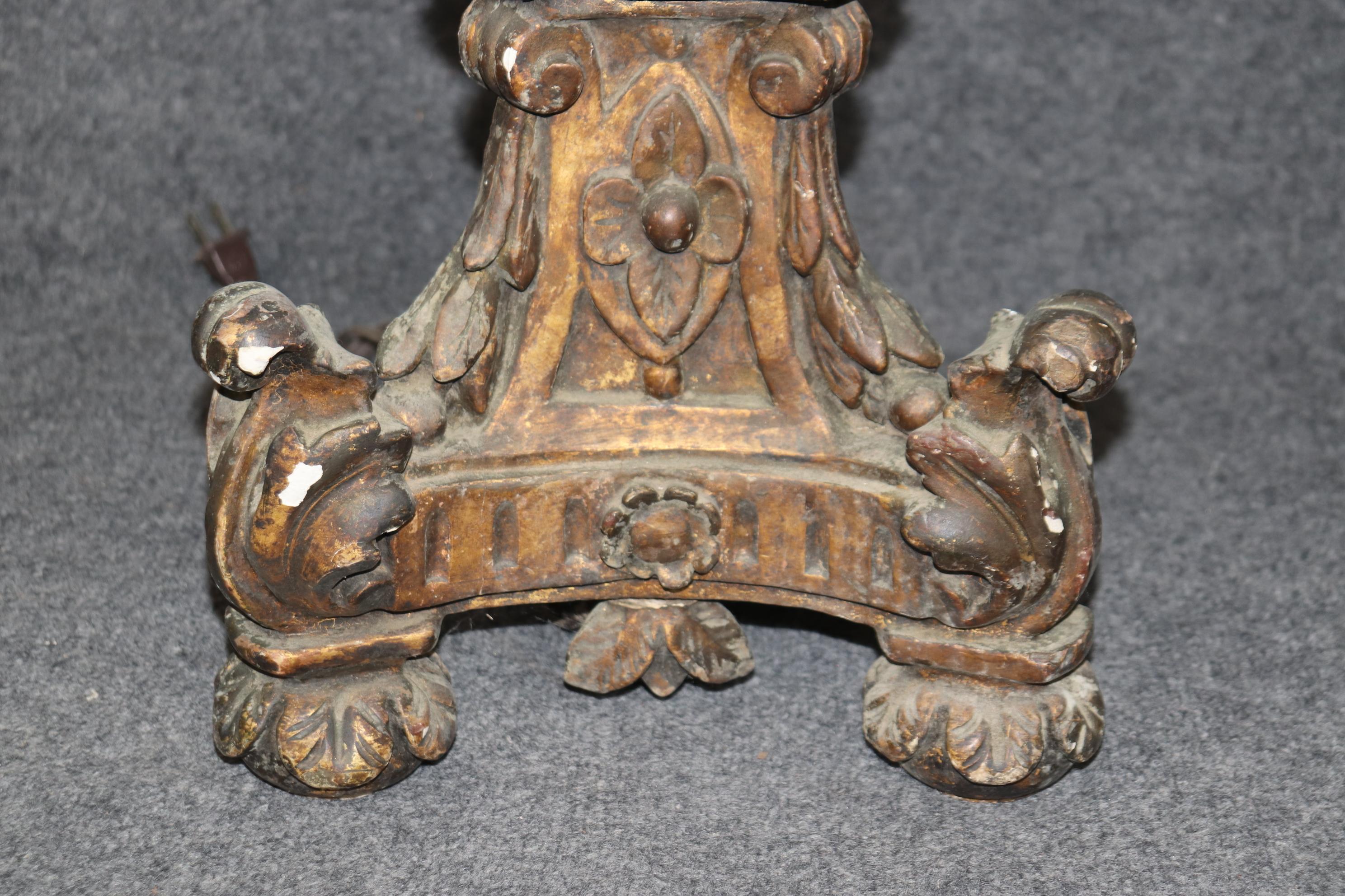 Paire de chandeliers d'autel transformés de style baroque italien Lampes de sol C1870s en vente 3
