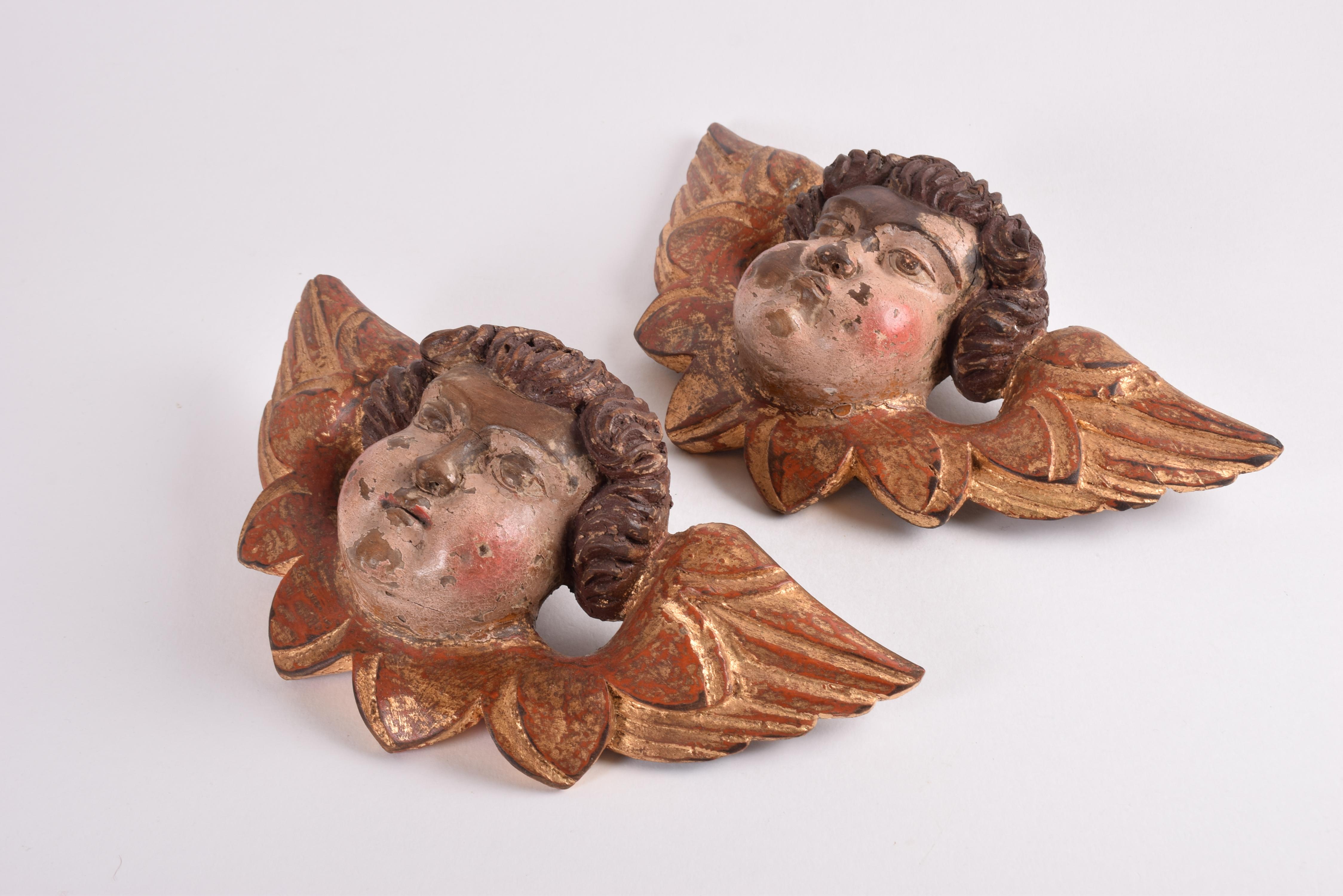 Pair of Baroque Putti Cherubs, Polychrome & Gilt Wood, French Pyrenees ca 1700 In Fair Condition For Sale In Silkeborg, Silkeborg