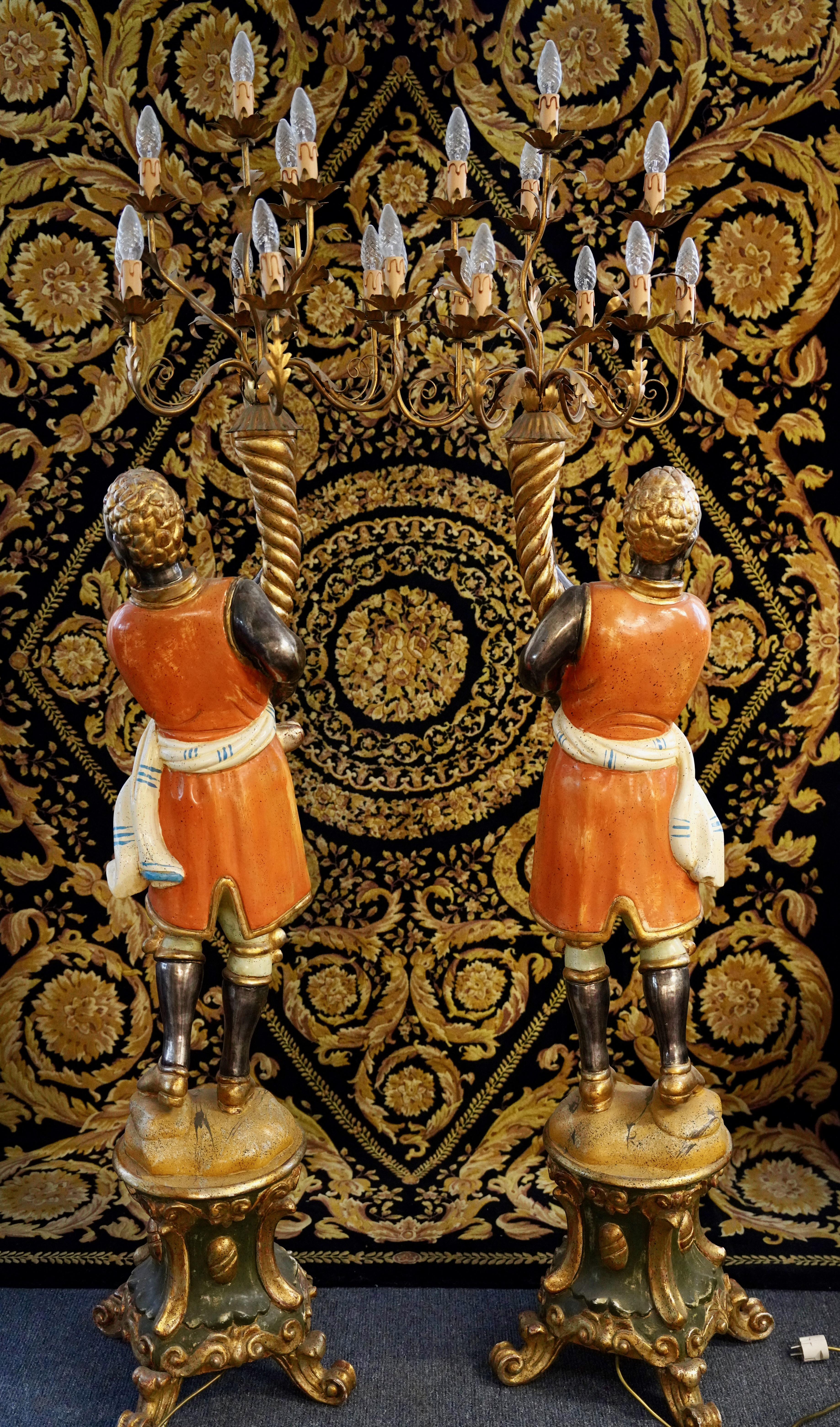 Coppia di lampade da terra in stile barocco, figure di candelieri veneziani in vendita 11