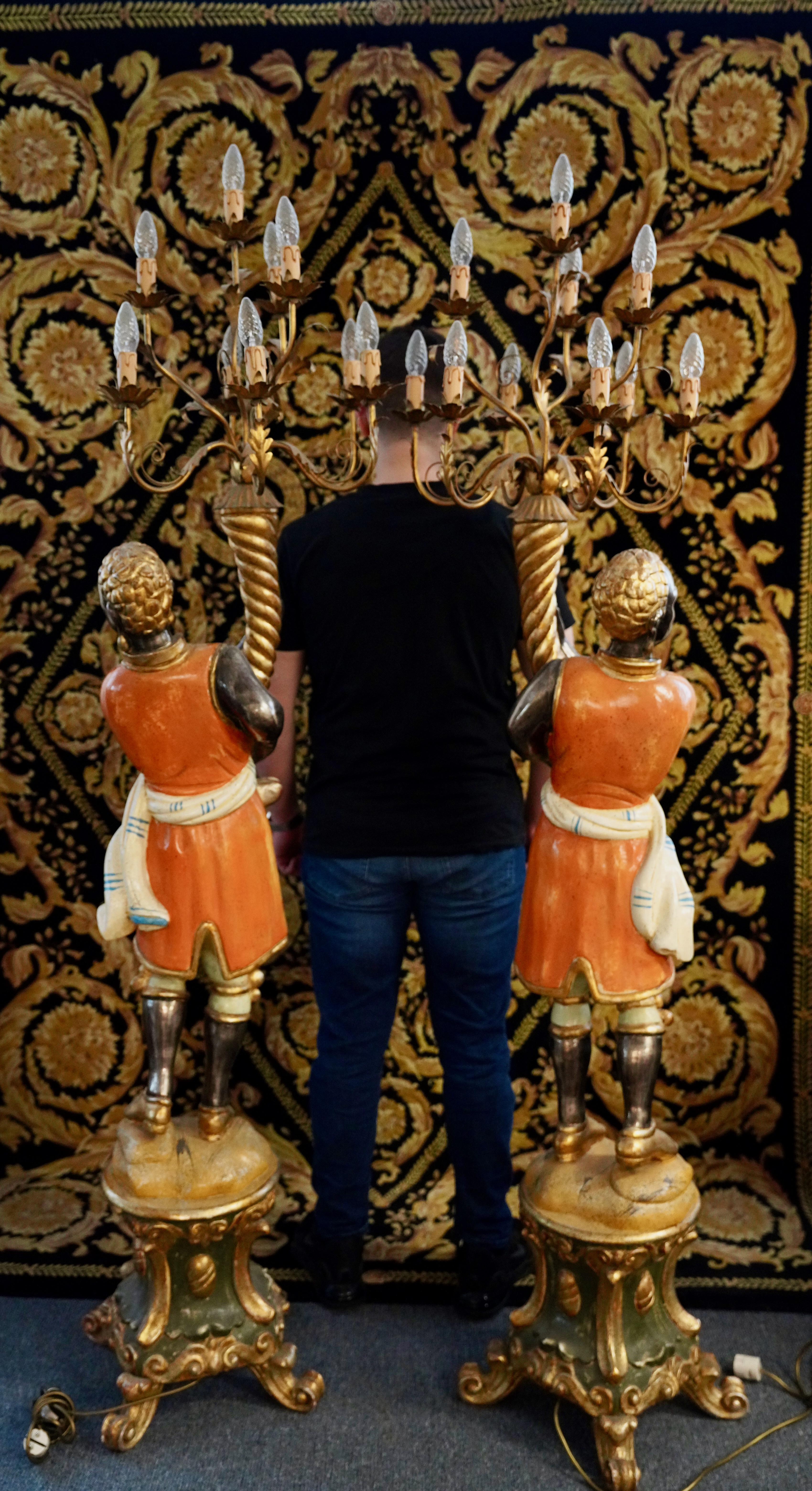 Coppia di lampade da terra in stile barocco, figure di candelieri veneziani in vendita 13