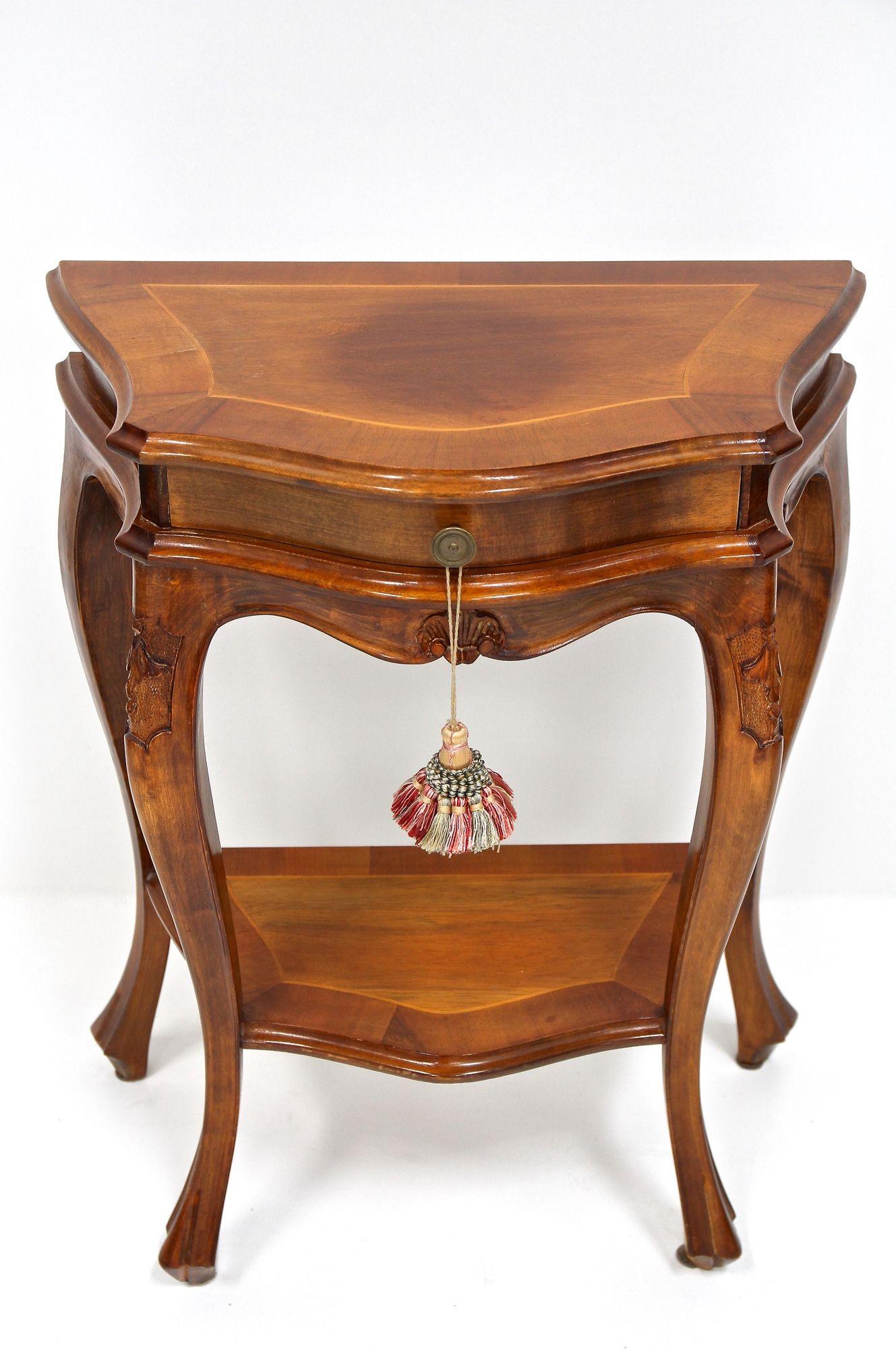 Pair Of Baroque Style Nightstands/ Console Tables, Nutwood Carved, IT ca. 1950 In Good Condition For Sale In Lichtenberg, AT