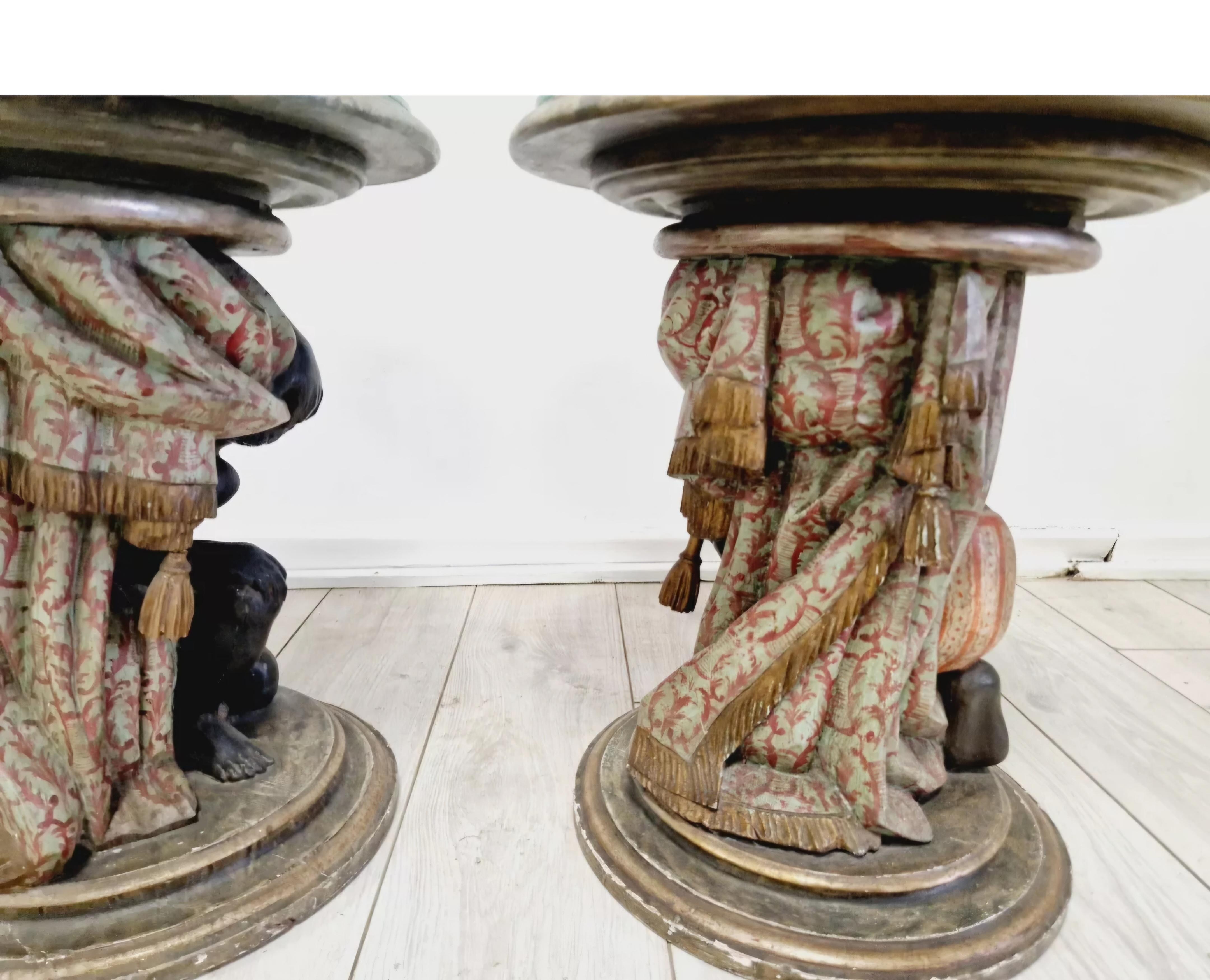 XIXe siècle Paire de tables vénitiennes italiennes polychromées du 19e siècle à Gueridon en vente