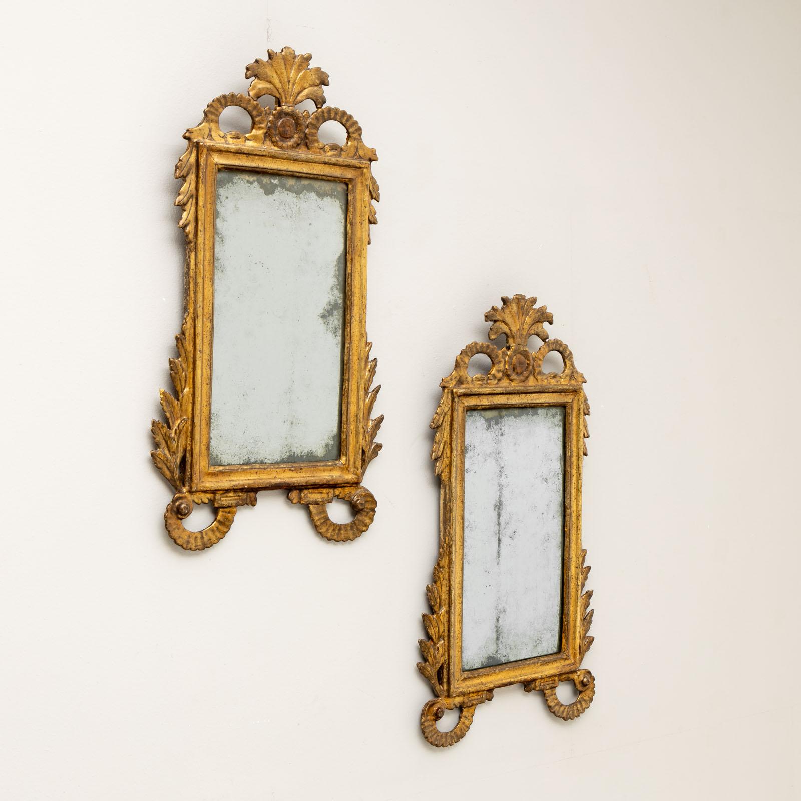 Bois doré Paire de miroirs muraux baroques, Italie, 18ème siècle en vente