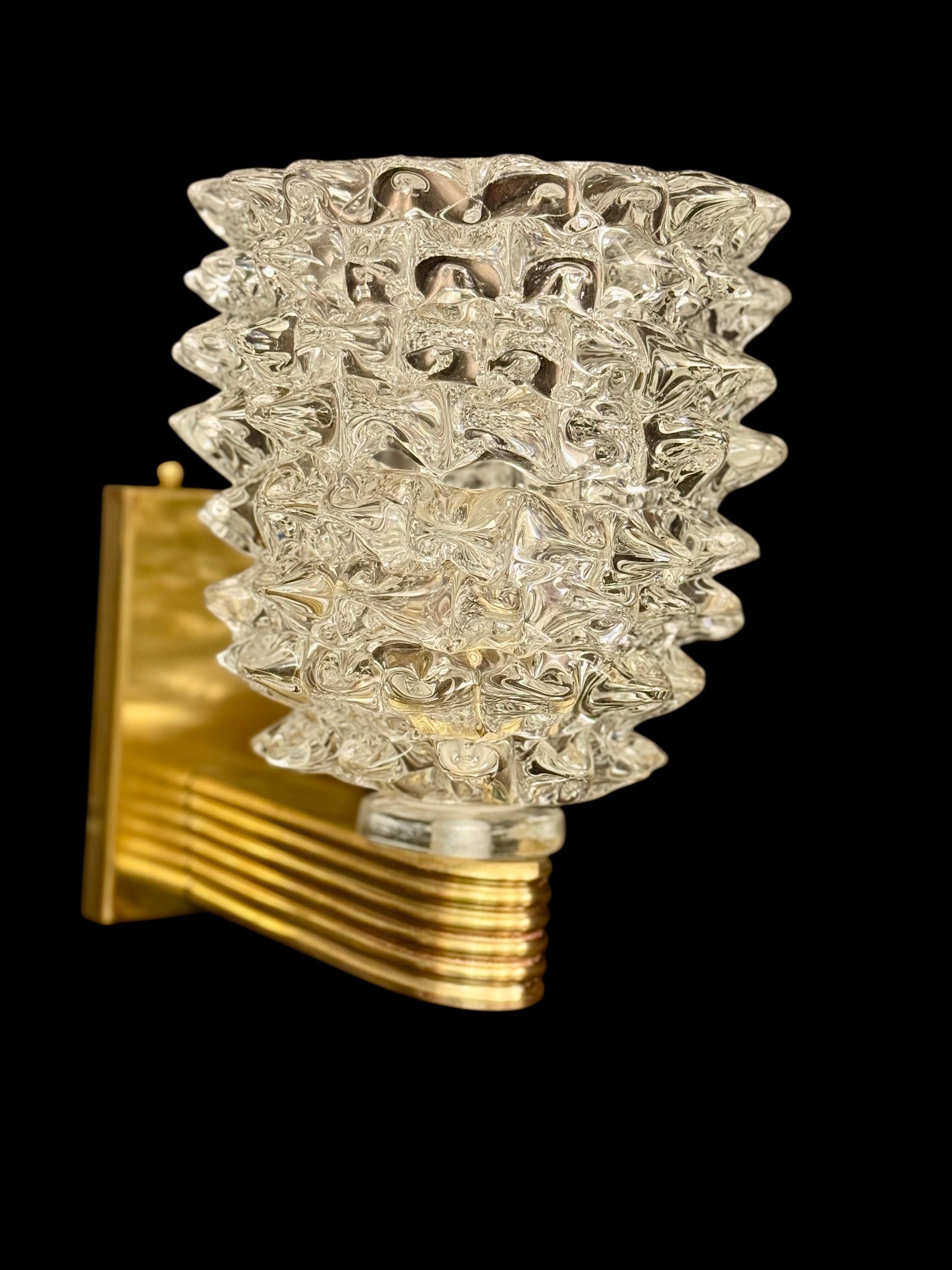 Pareja de candelabros Barovier Art Decó de latón rostrato montado en cristal de Murano 1940' Moderno de mediados de siglo en venta