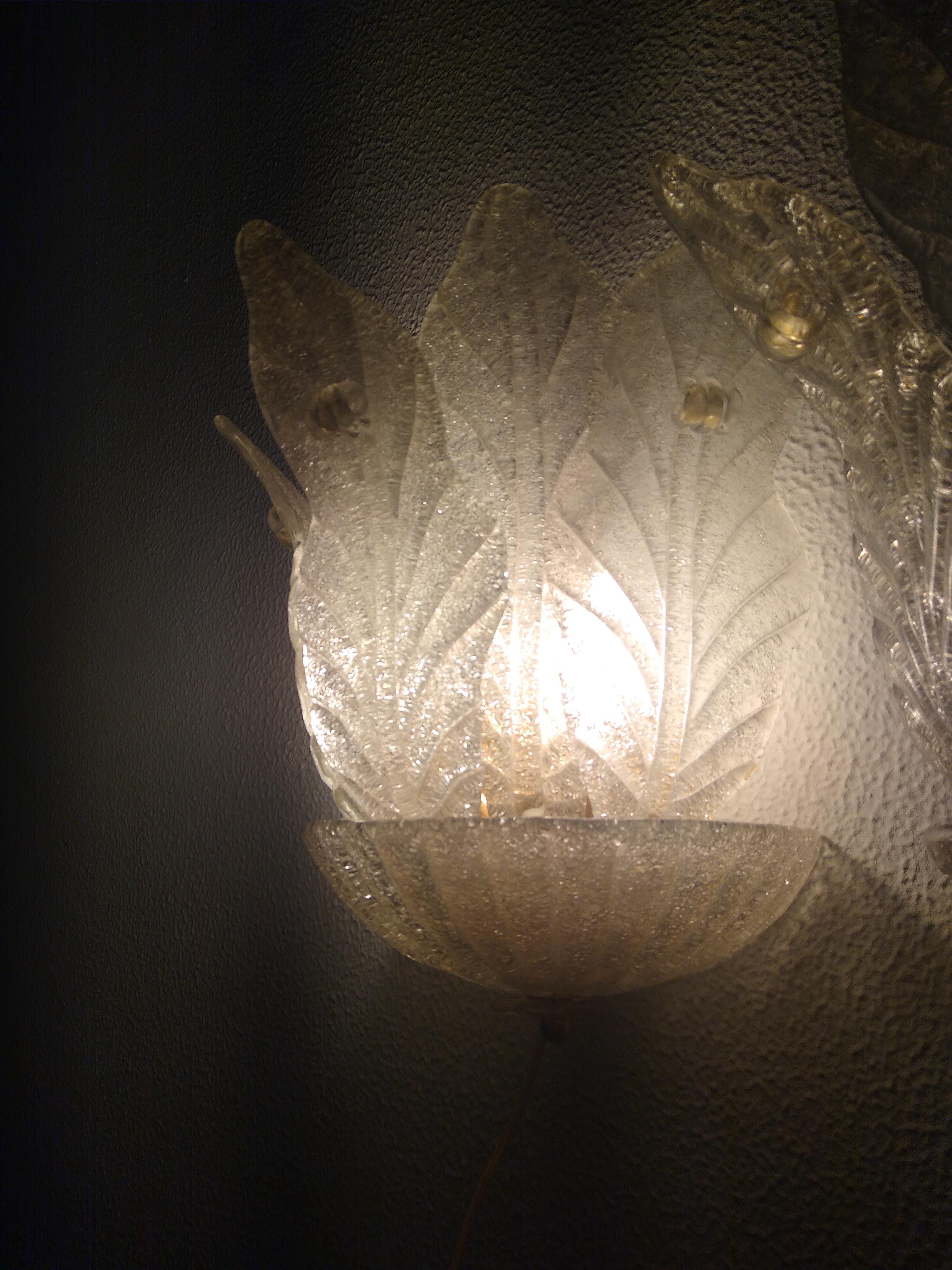 Pair of Barovier Large Murano Glass Leaf  Sconces with Brass Fittings, 1960s For Sale 3