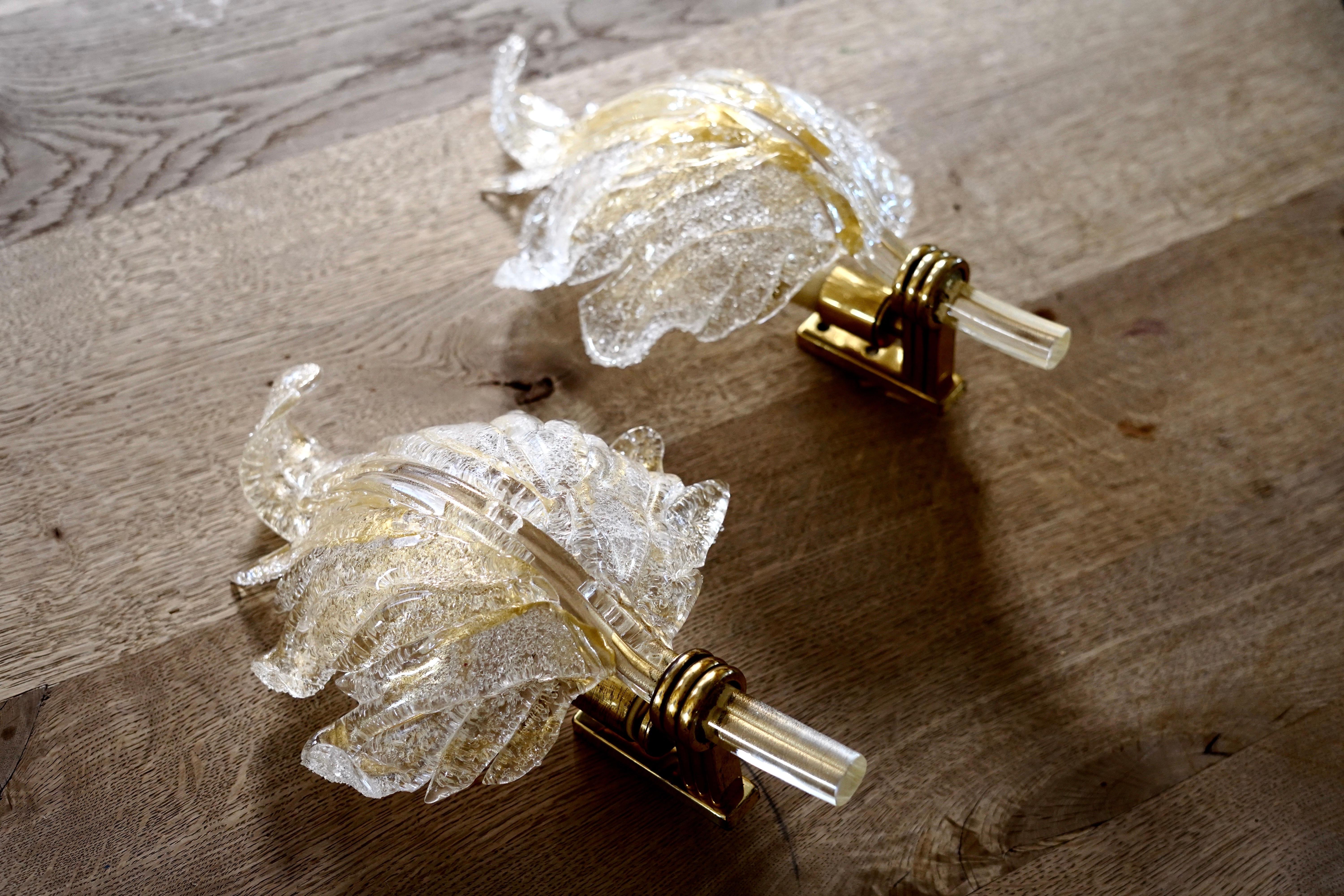 Hand-Crafted Pair of Barovier leaf gold, leaf shaped sconces brass, Italy 1950 For Sale