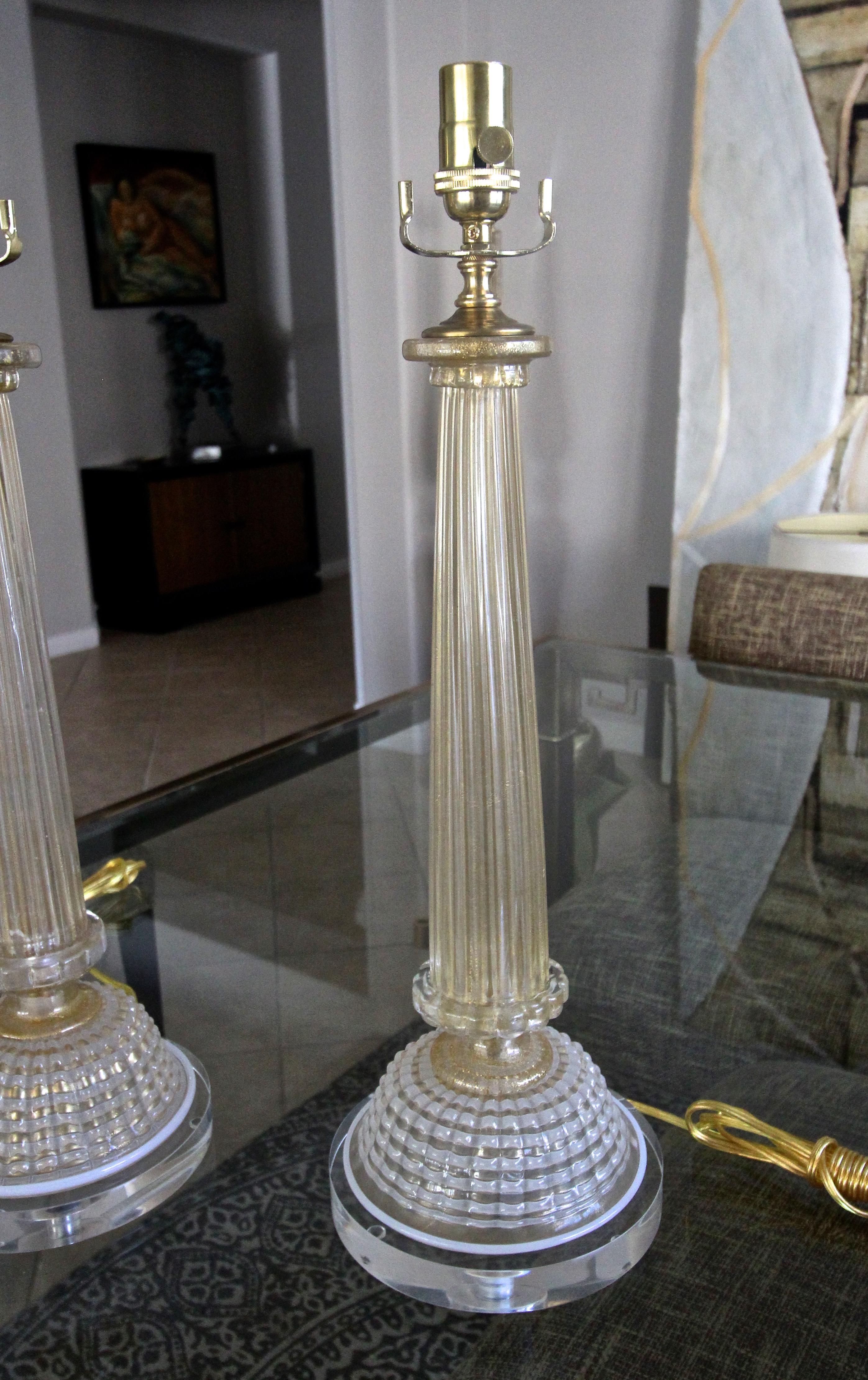 Paar Barovier Murano-Säulen-Tischlampen in Gold und Weiß (Mitte des 20. Jahrhunderts) im Angebot